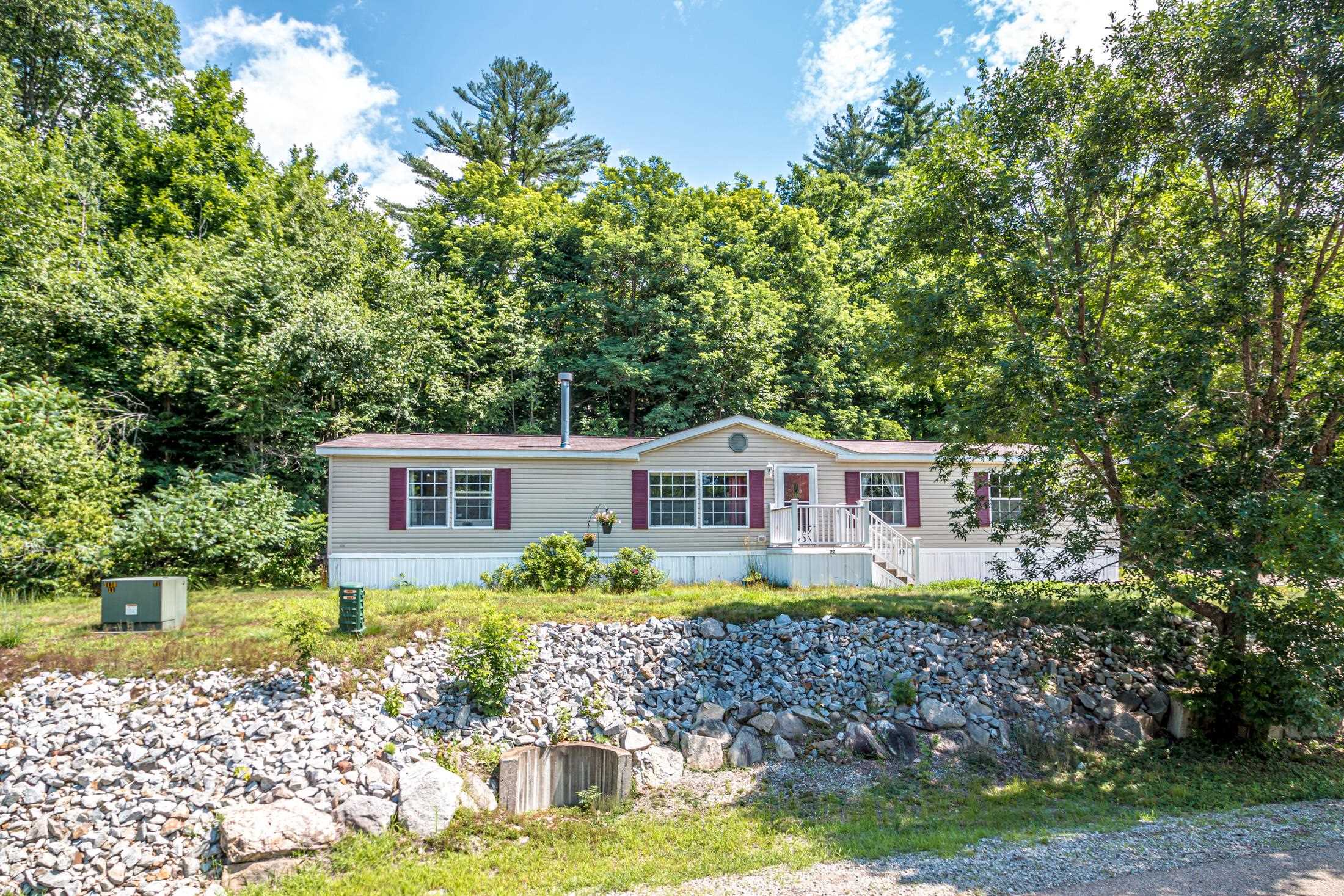 20 Lighthouse Ln, Conway, NH 03860