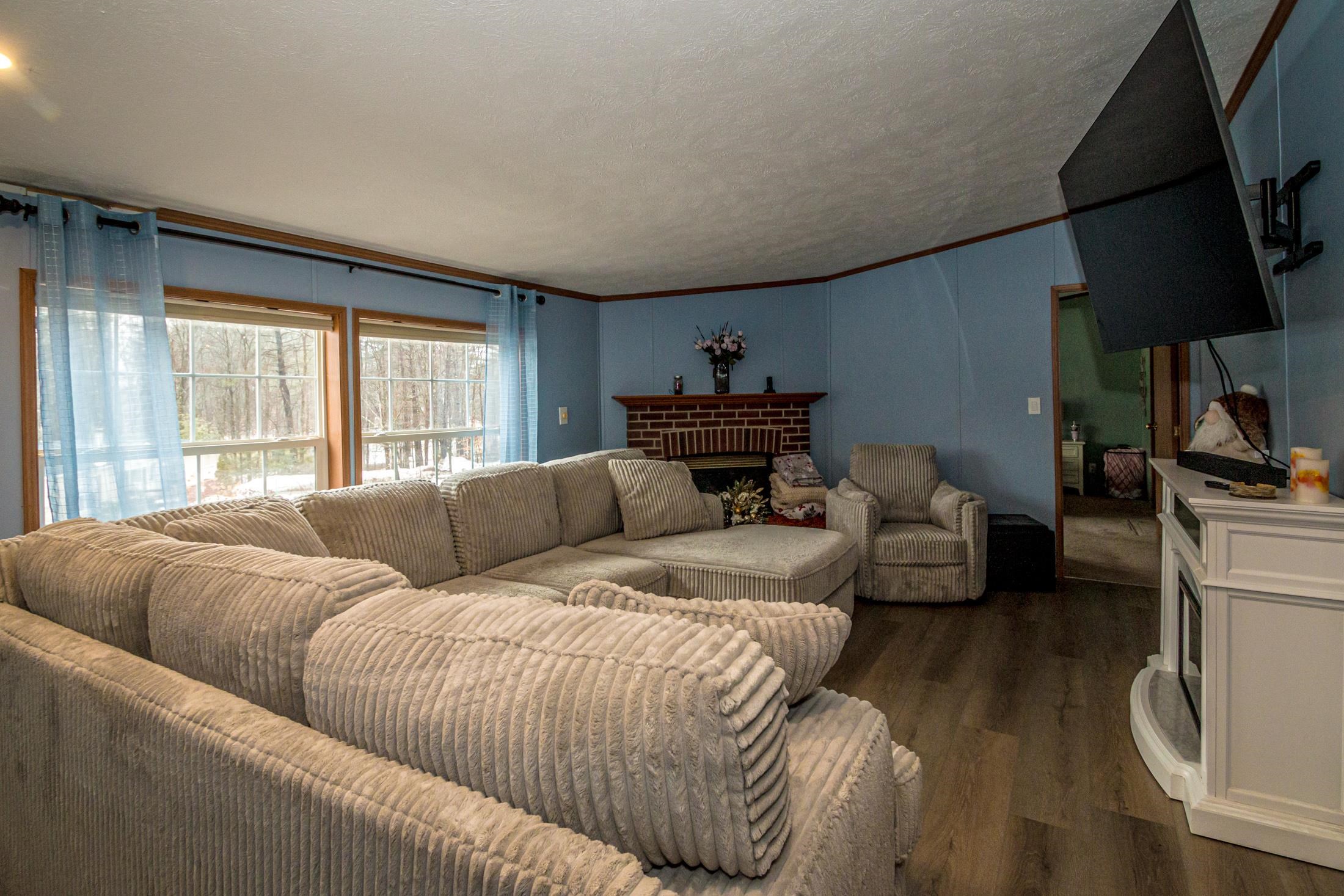 20 Lighthouse Ln, Conway, NH 03860