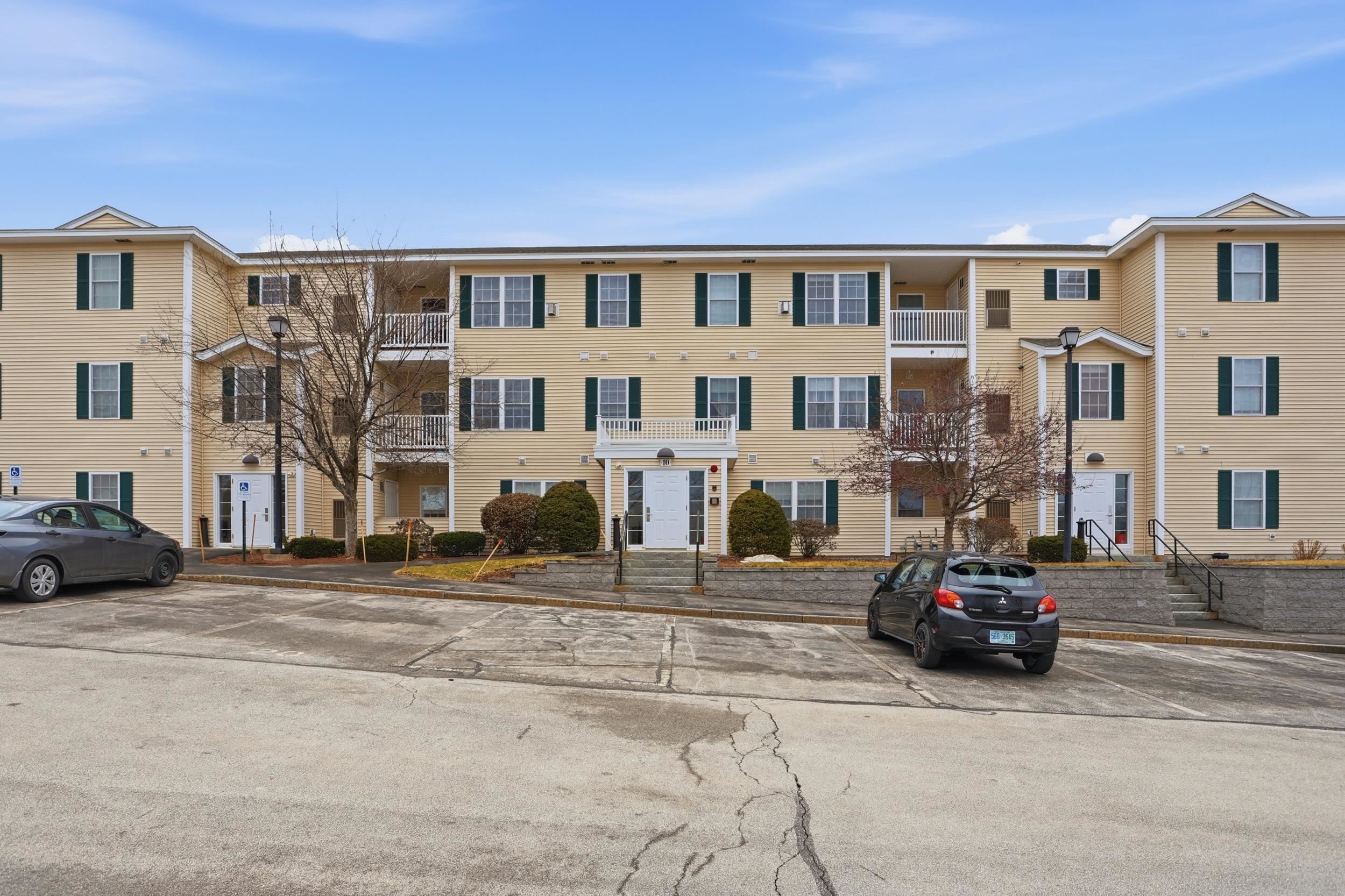 10 Vista Ridge Dr, Londonderry, NH 03053