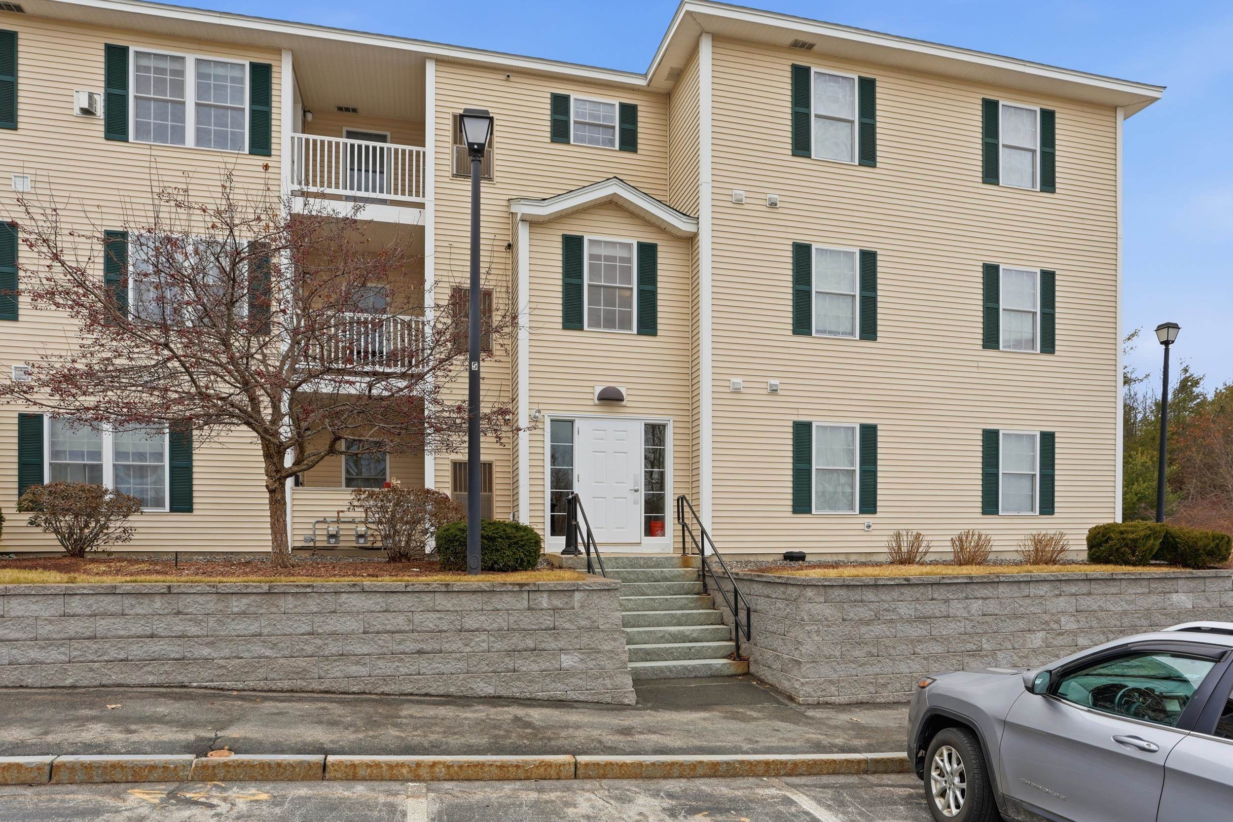 10 Vista Ridge Dr, Londonderry, NH 03053