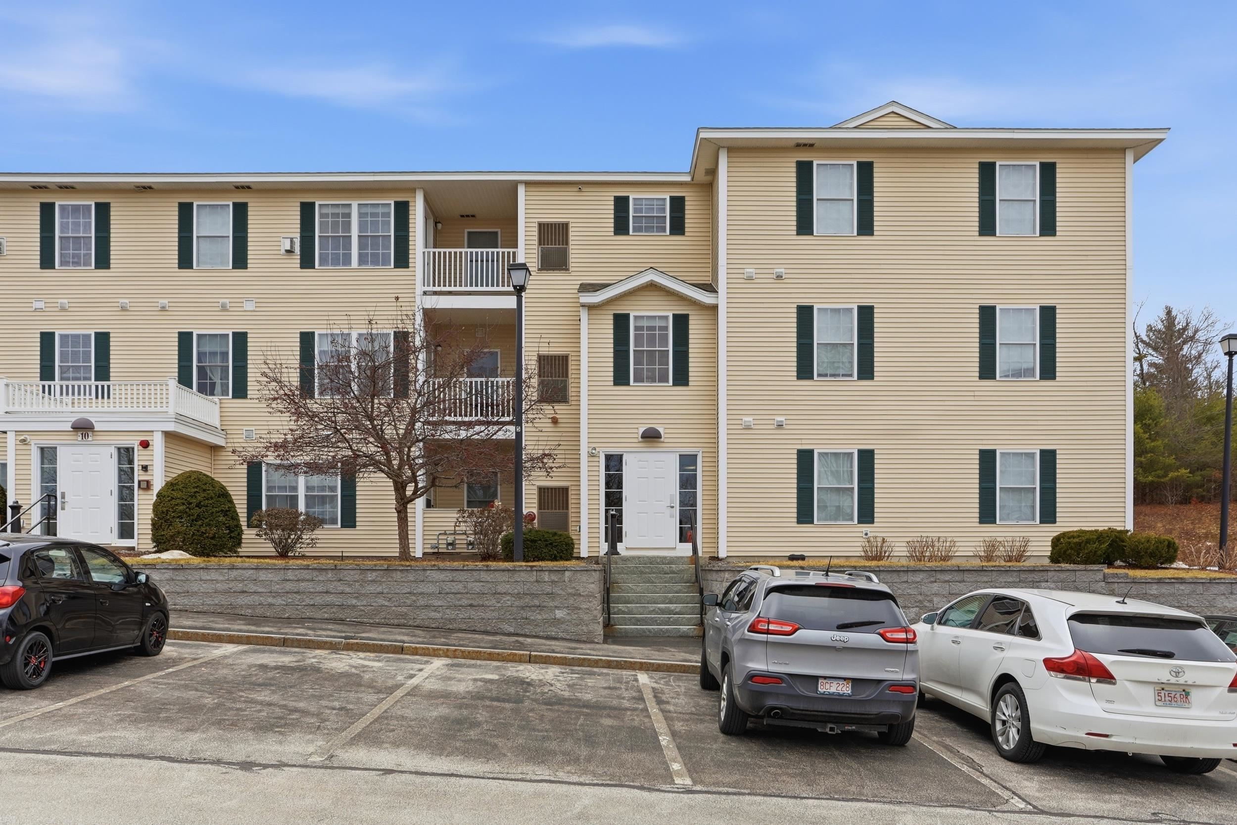 10 Vista Ridge Dr, Londonderry, NH 03053