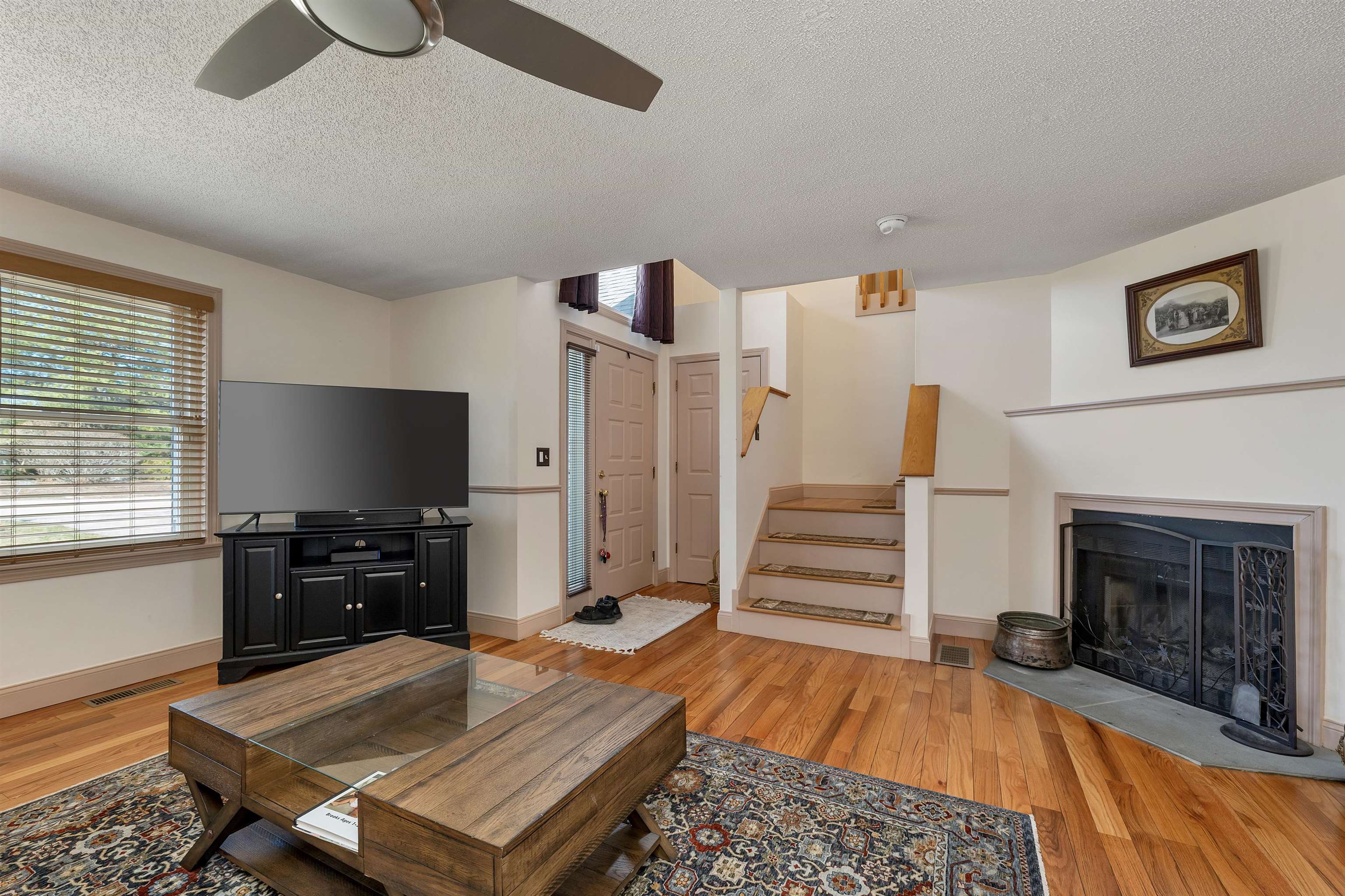 331 Fox Run Rd, Hudson, NH 03051