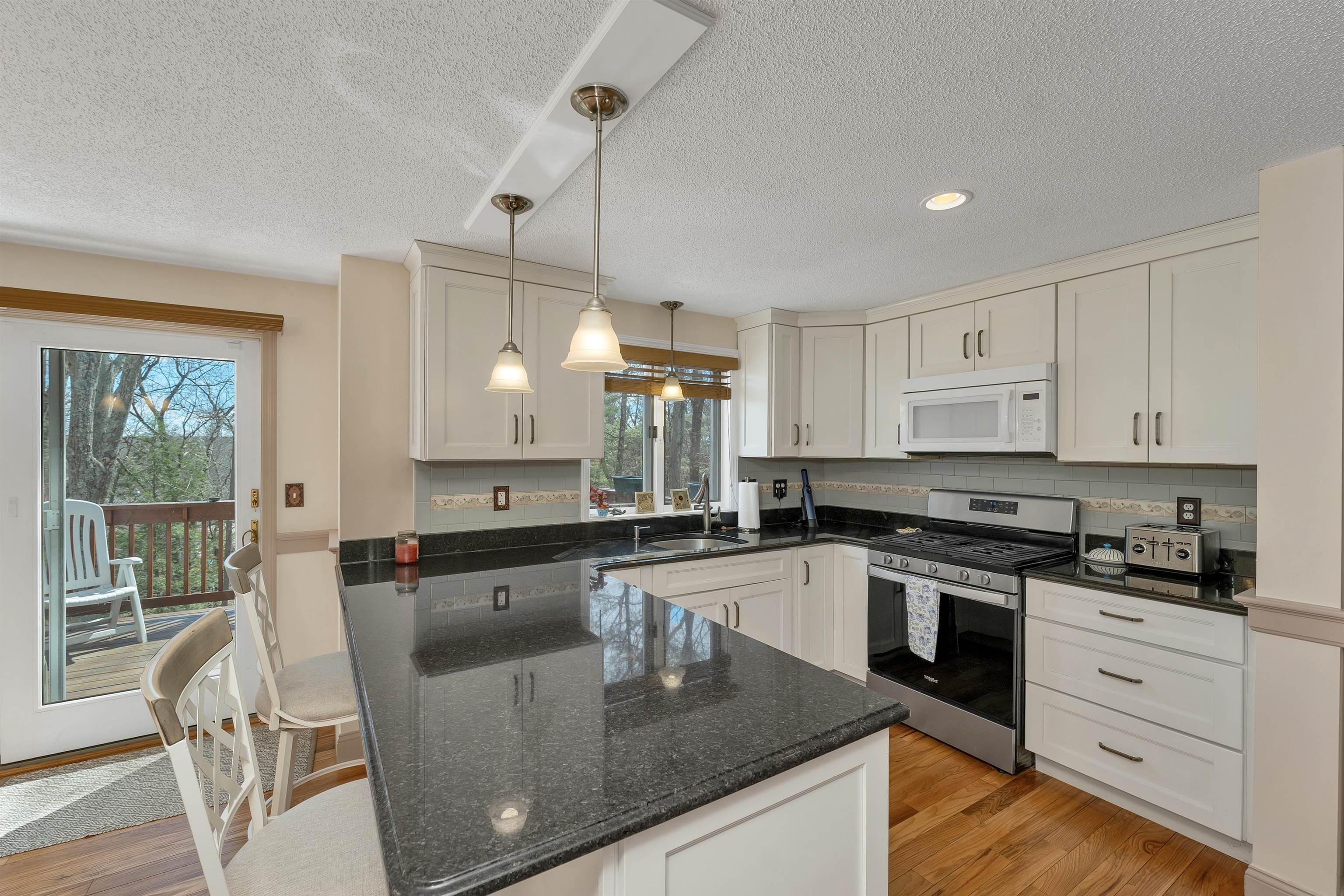 331 Fox Run Rd, Hudson, NH 03051