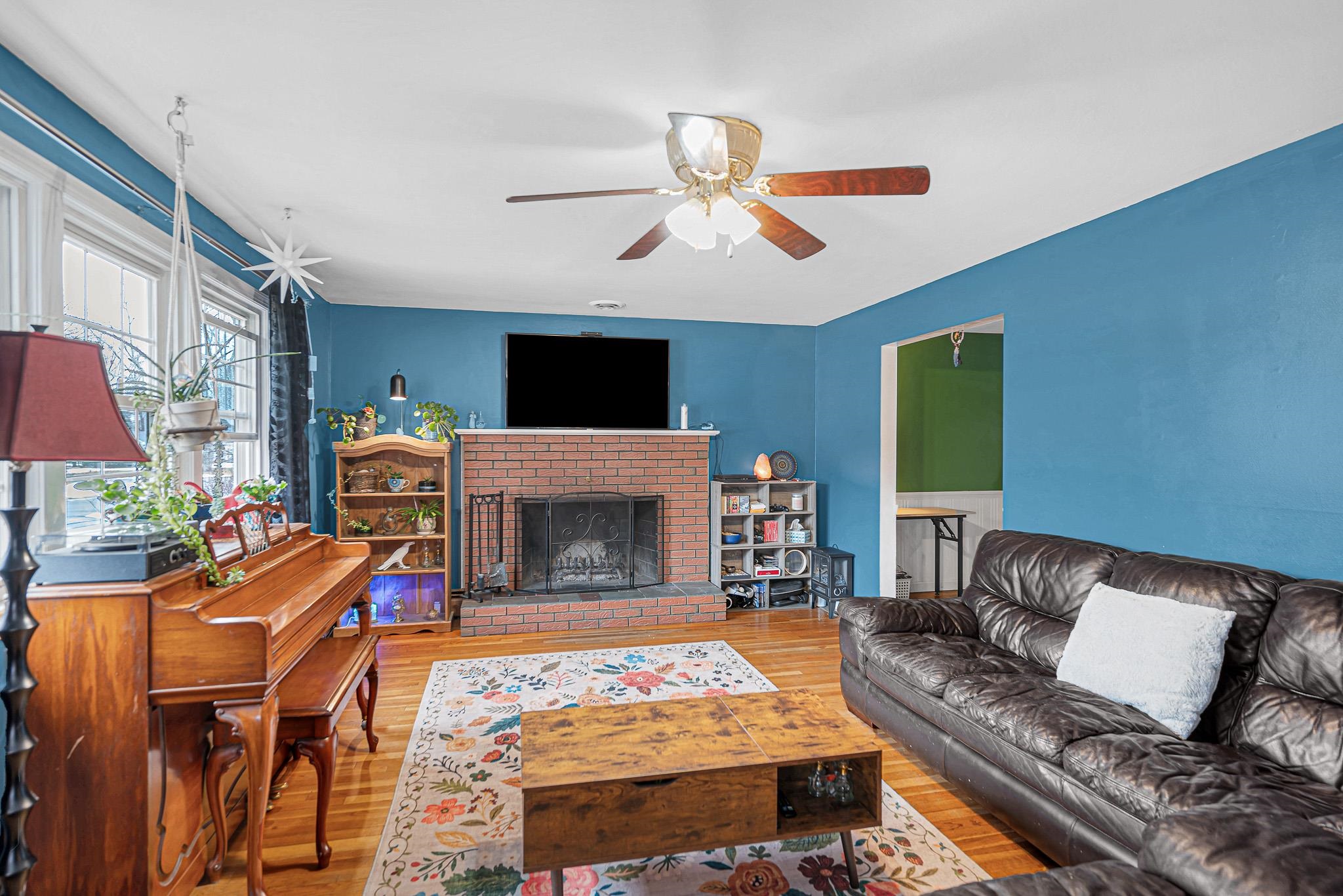 7 Douglas Dr, Salem, NH 03079