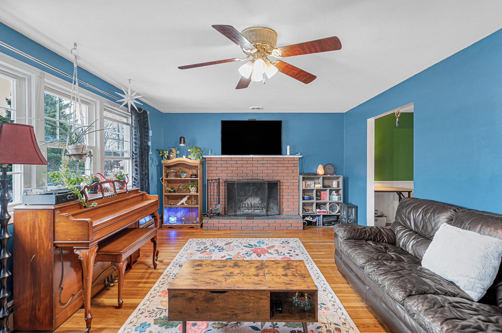 7 Douglas Dr, Salem, NH 03079