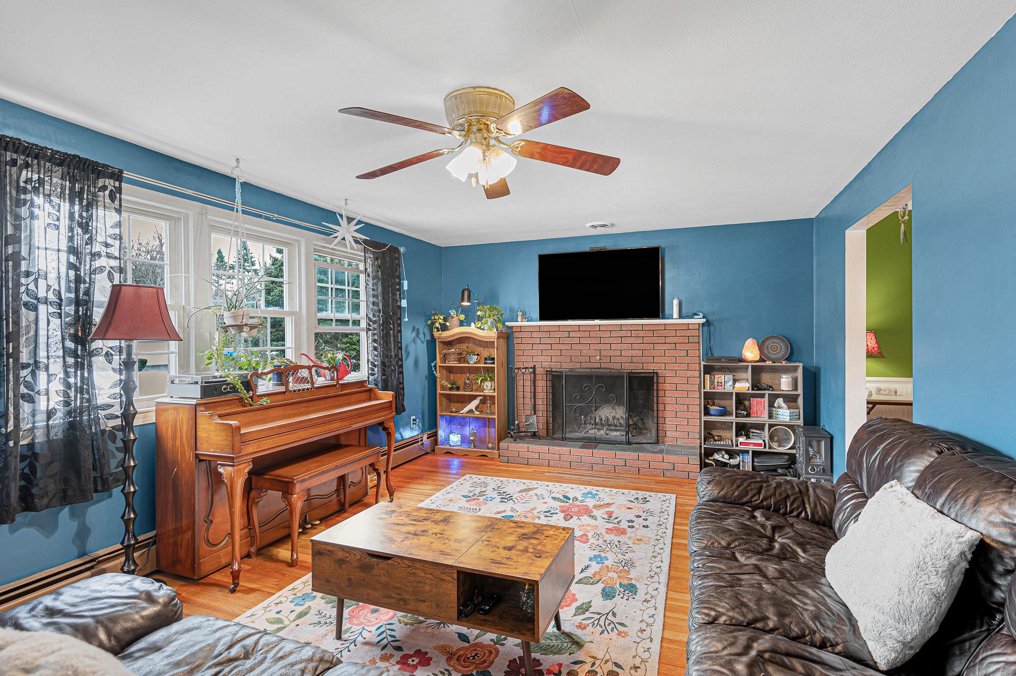 7 Douglas Dr, Salem, NH 03079