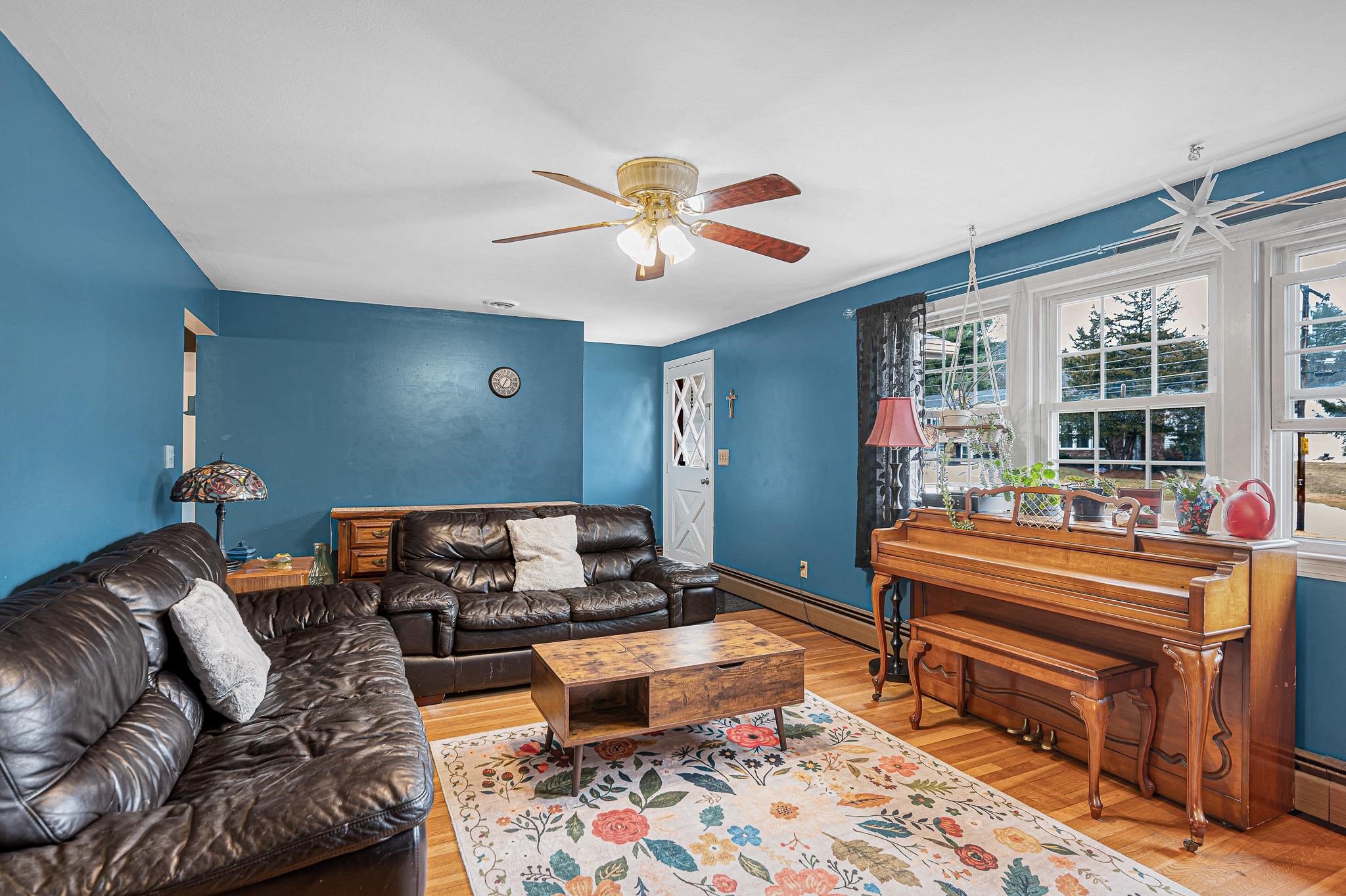 7 Douglas Dr, Salem, NH 03079