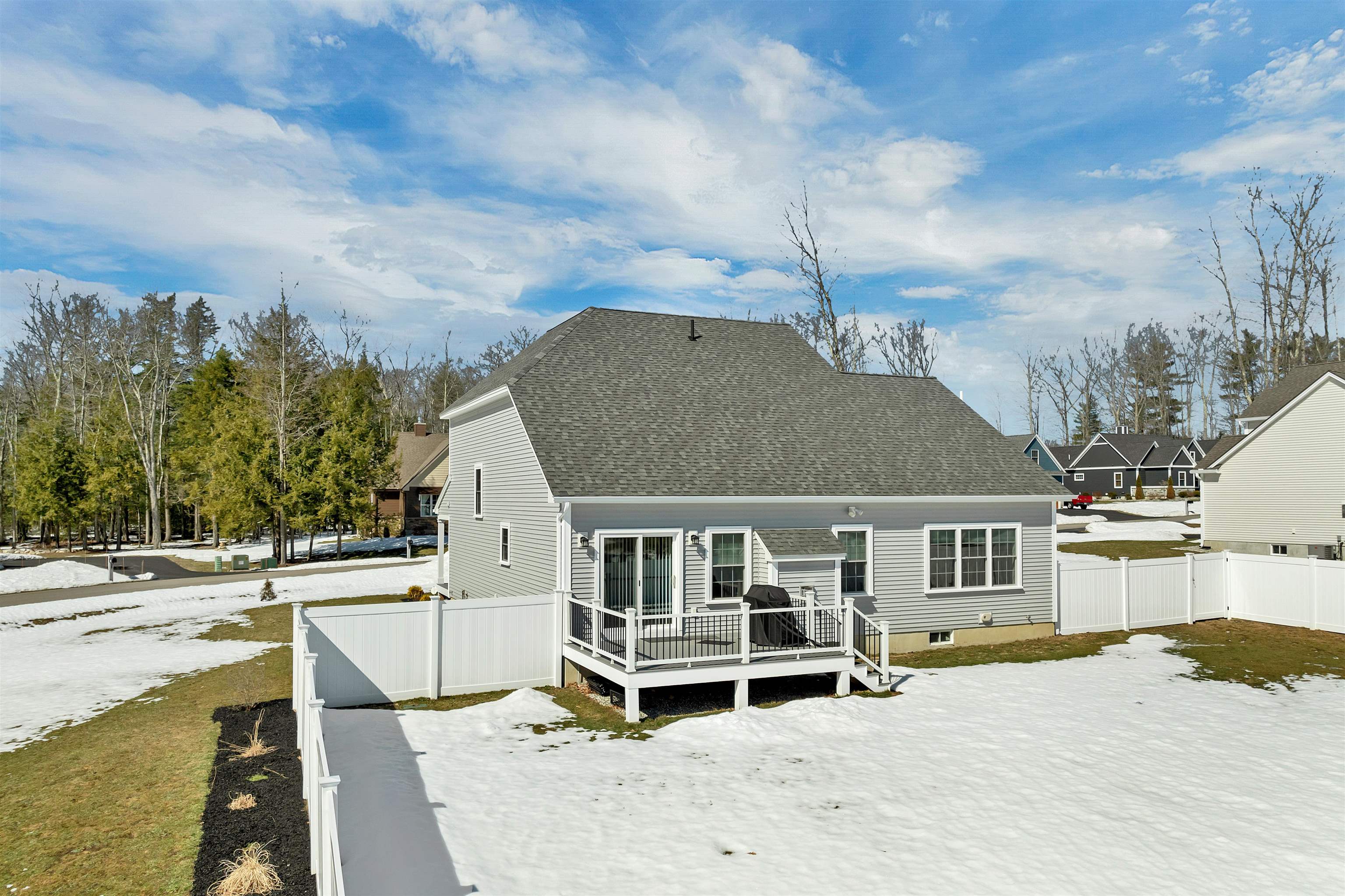 46 Bailey Dr, Rochester, NH 03268