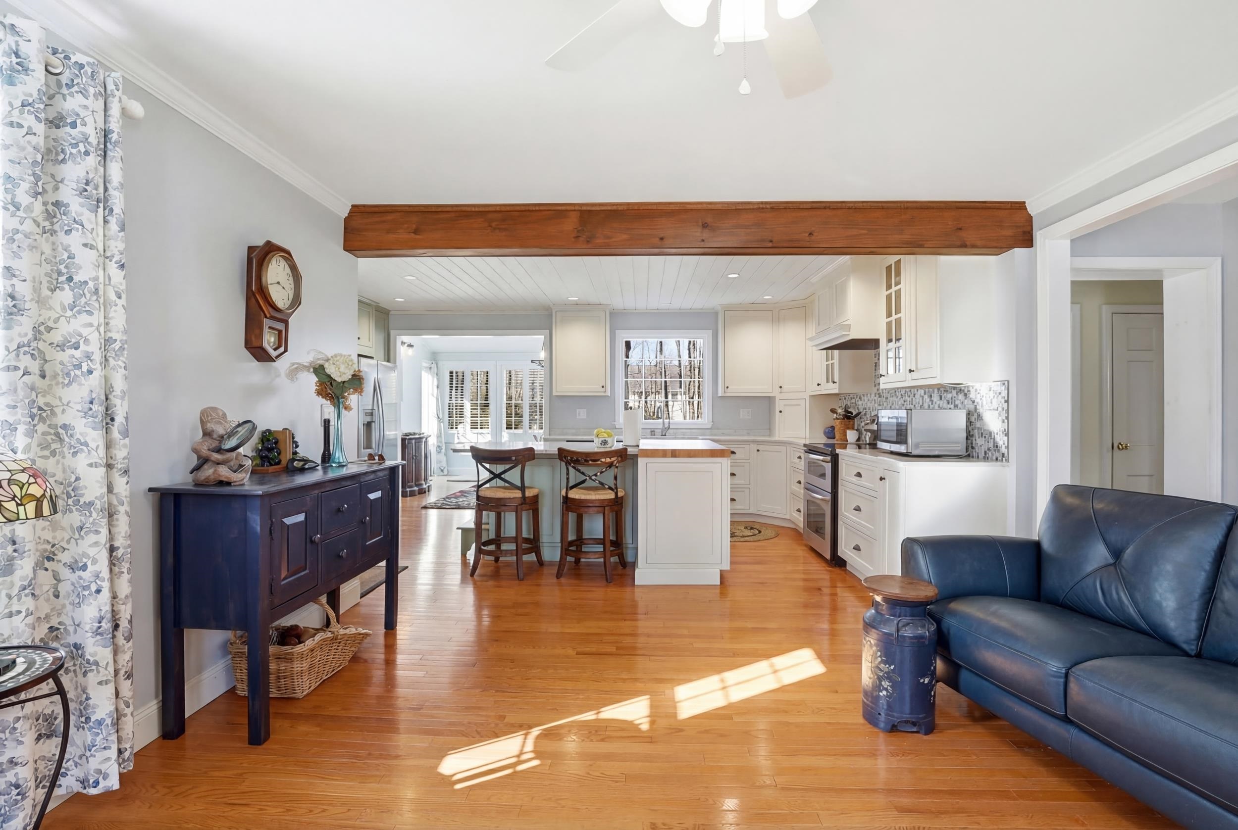 2 Steppingstone Rd, Bedford, NH 03110