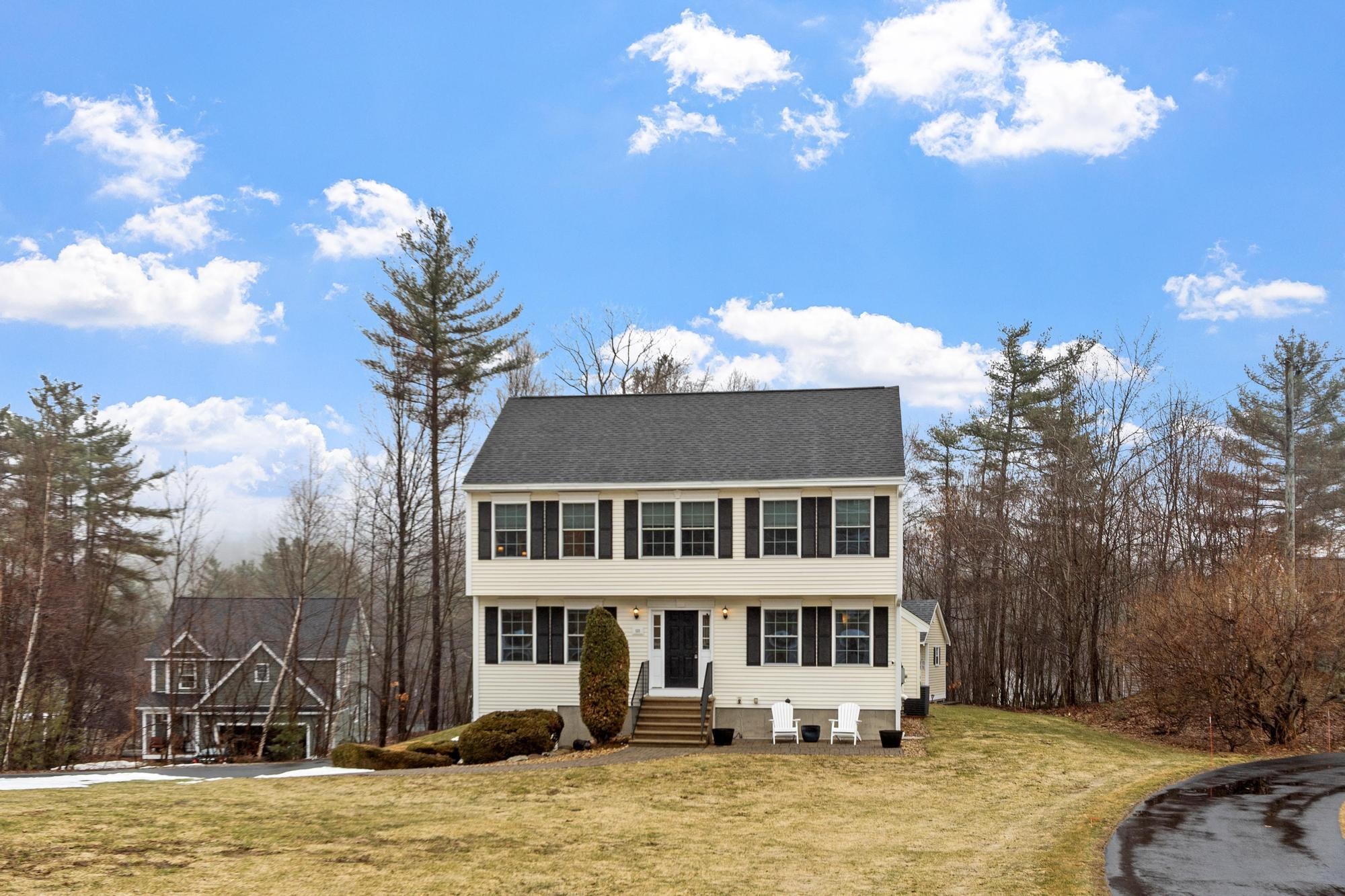 121 Badger Hill Dr, Milford, NH 03055