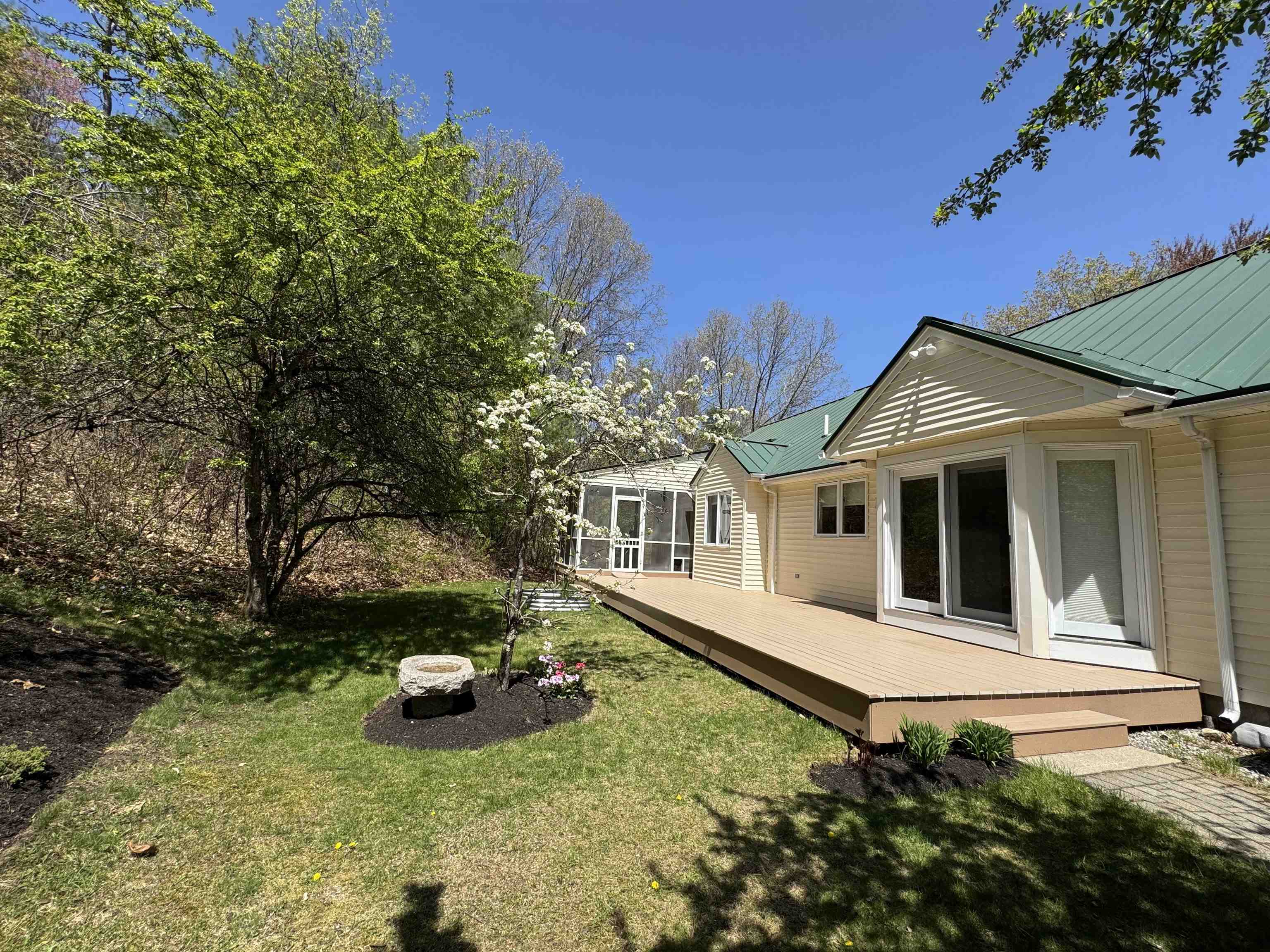 17 Ches Mae Ln, Milford, NH 03055