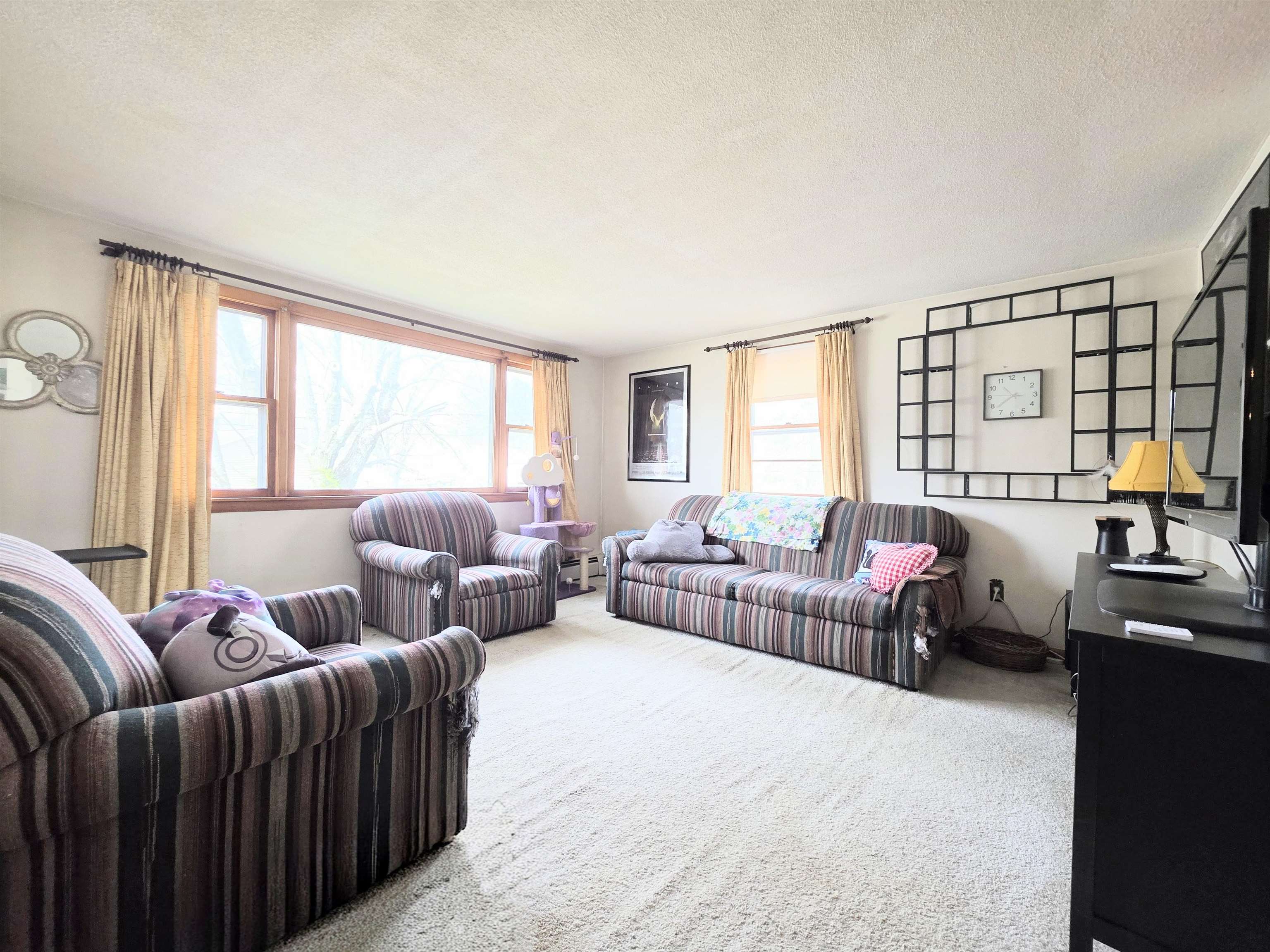 7 Rhona St, Hudson, NH 03051