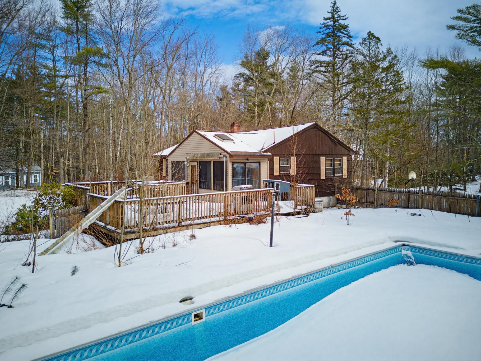 129 Sandown Rd, Danville, NH 03819