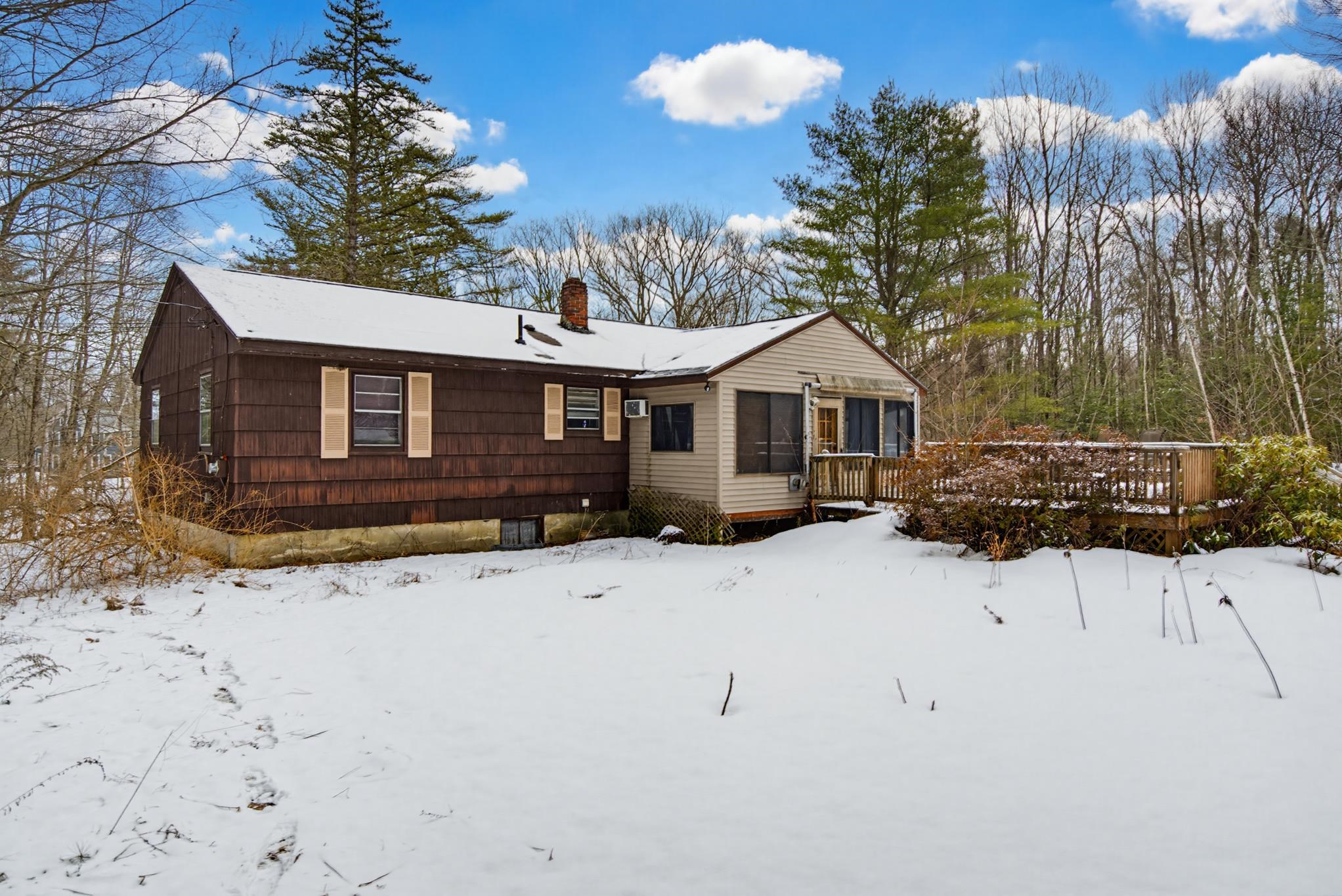 129 Sandown Rd, Danville, NH 03819