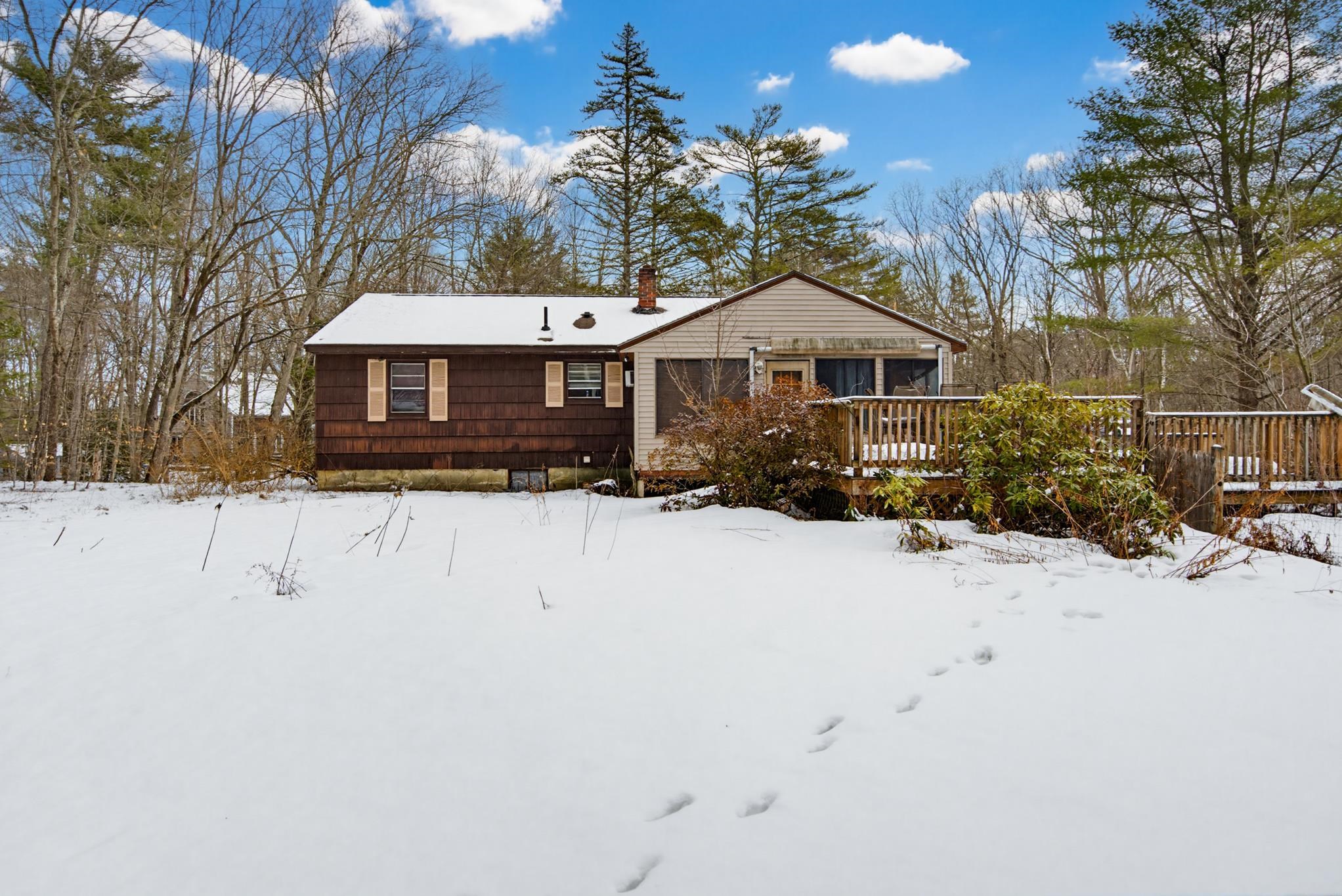 129 Sandown Rd, Danville, NH 03819