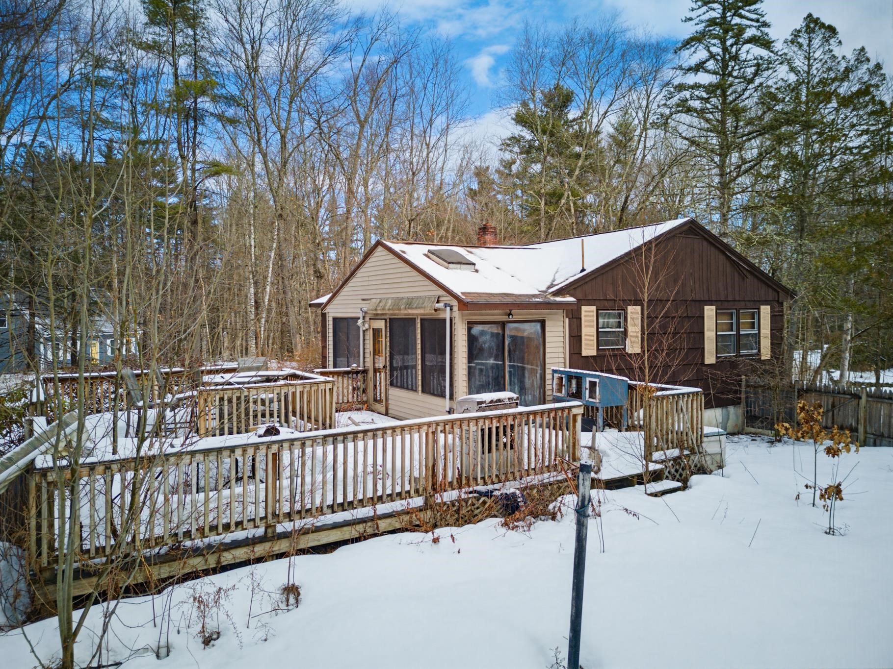 129 Sandown Rd, Danville, NH 03819