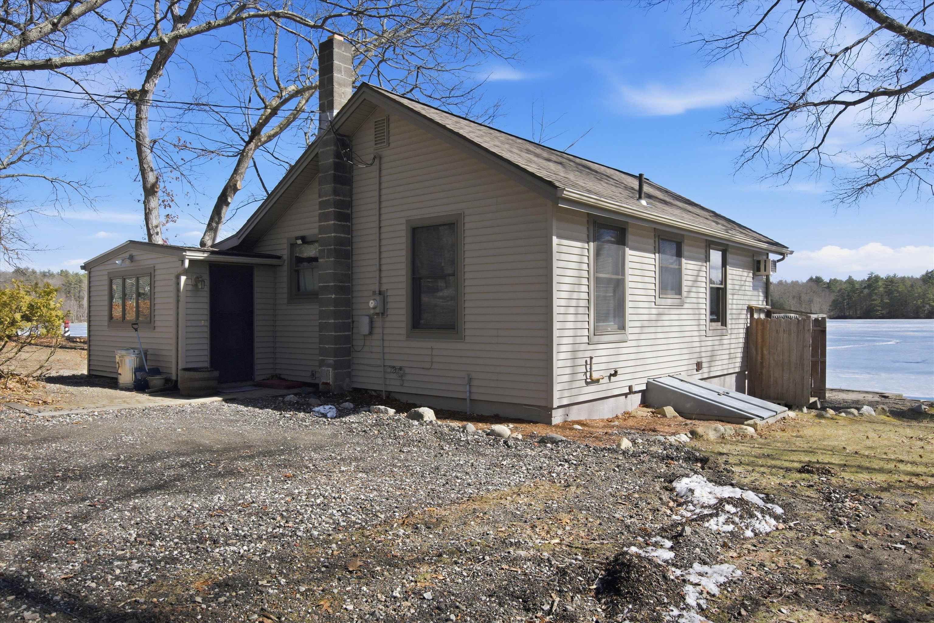 42 North Shore Rd, Sandown, NH 03873