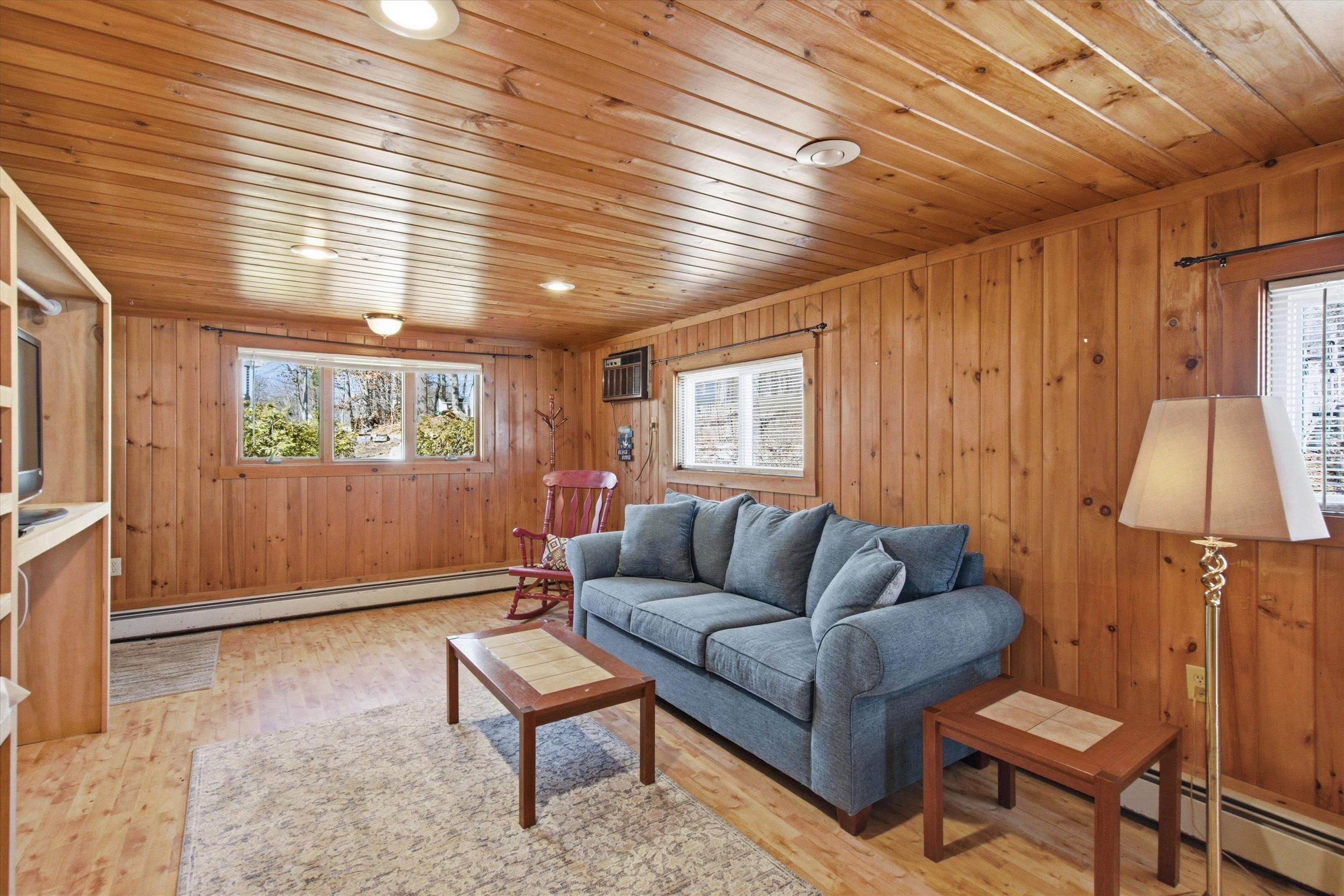 42 North Shore Rd, Sandown, NH 03873