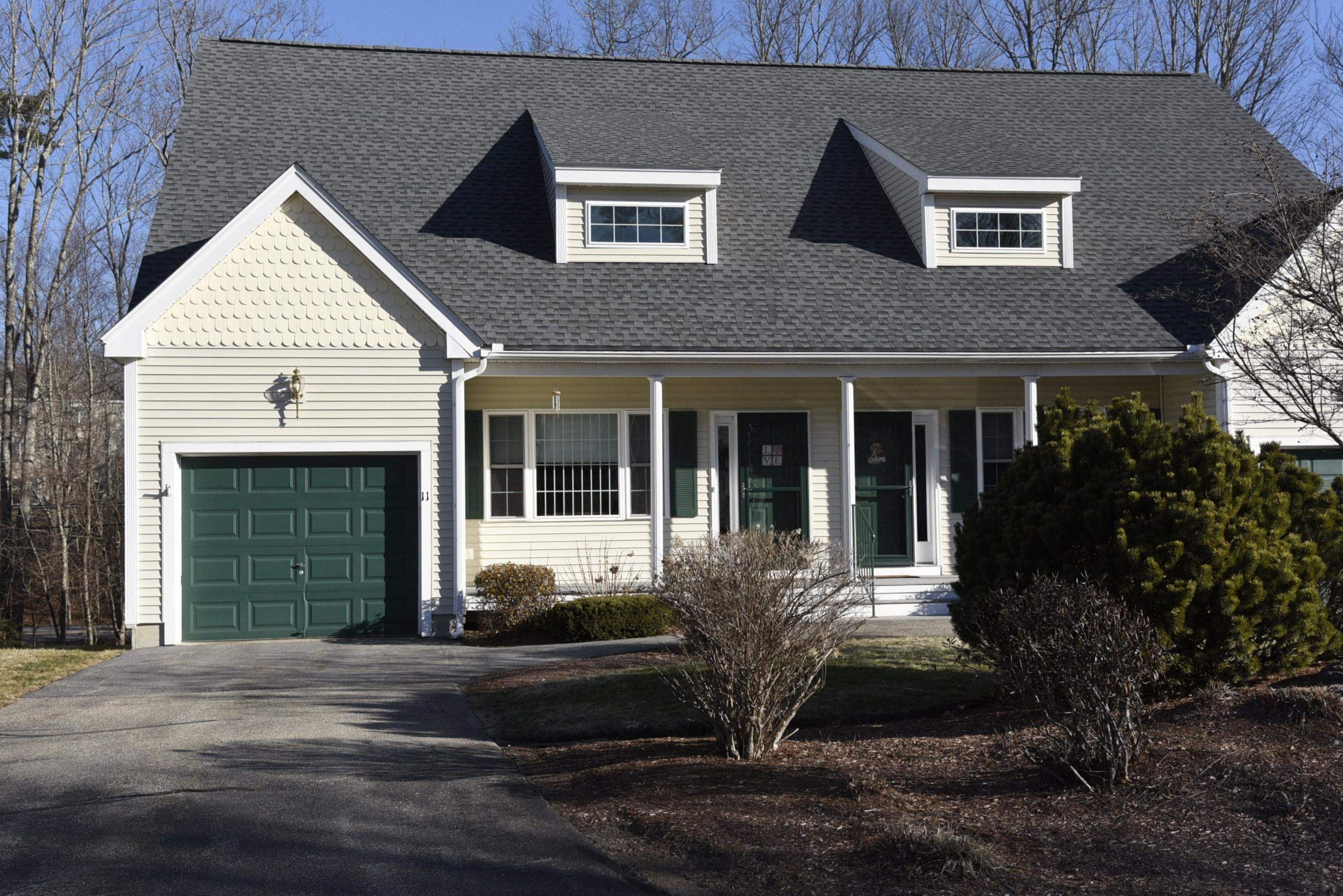 11 Royal Ln, Raymond, NH 03077