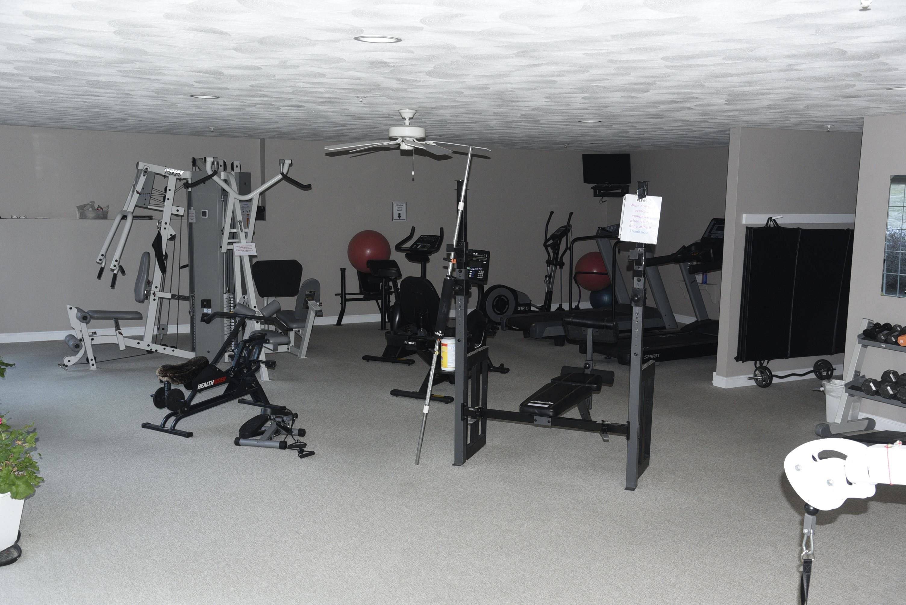 11 Royal Ln, Raymond, NH 03077