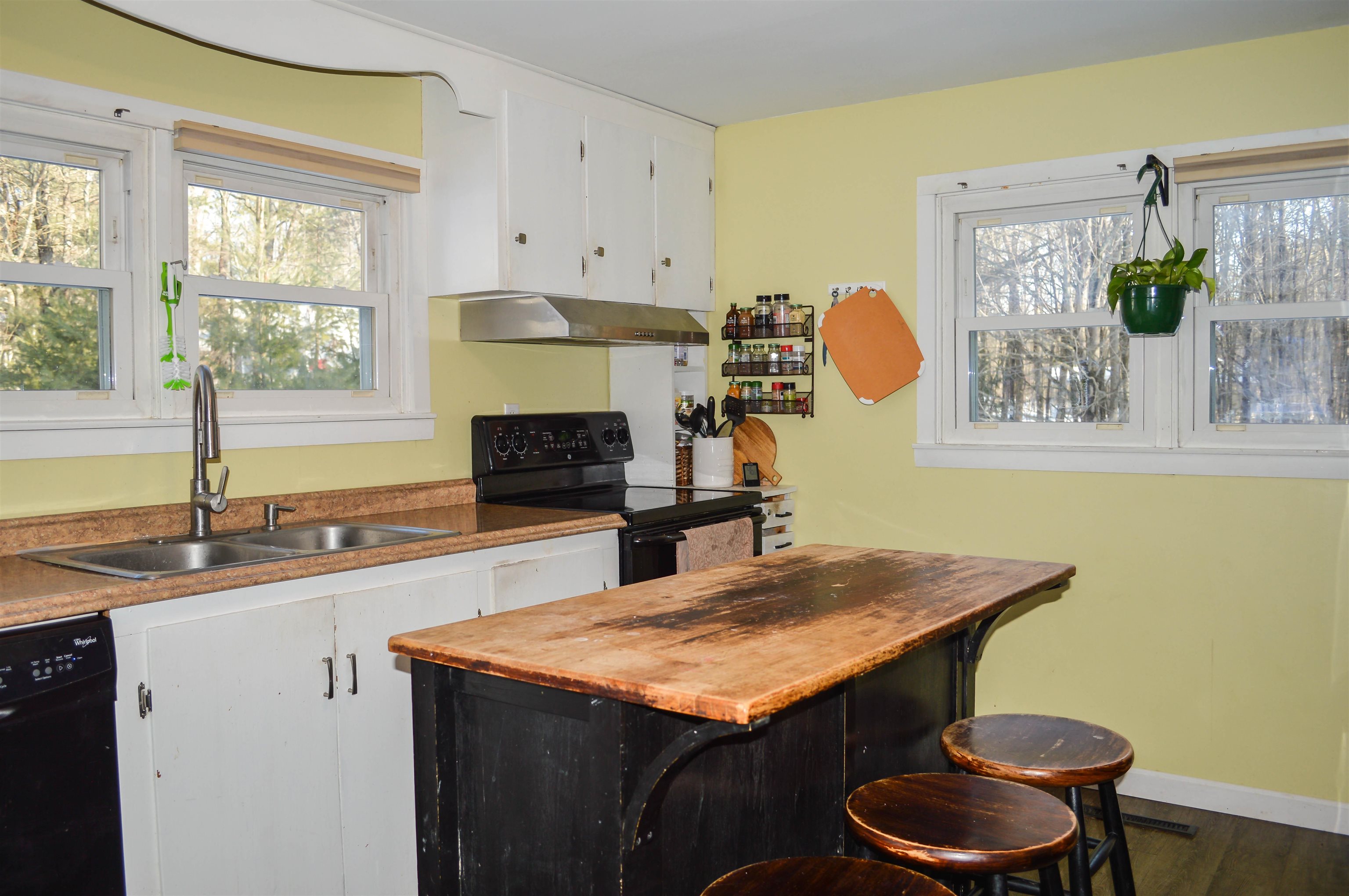 139 Squantum Rd, Jaffrey, NH 03452