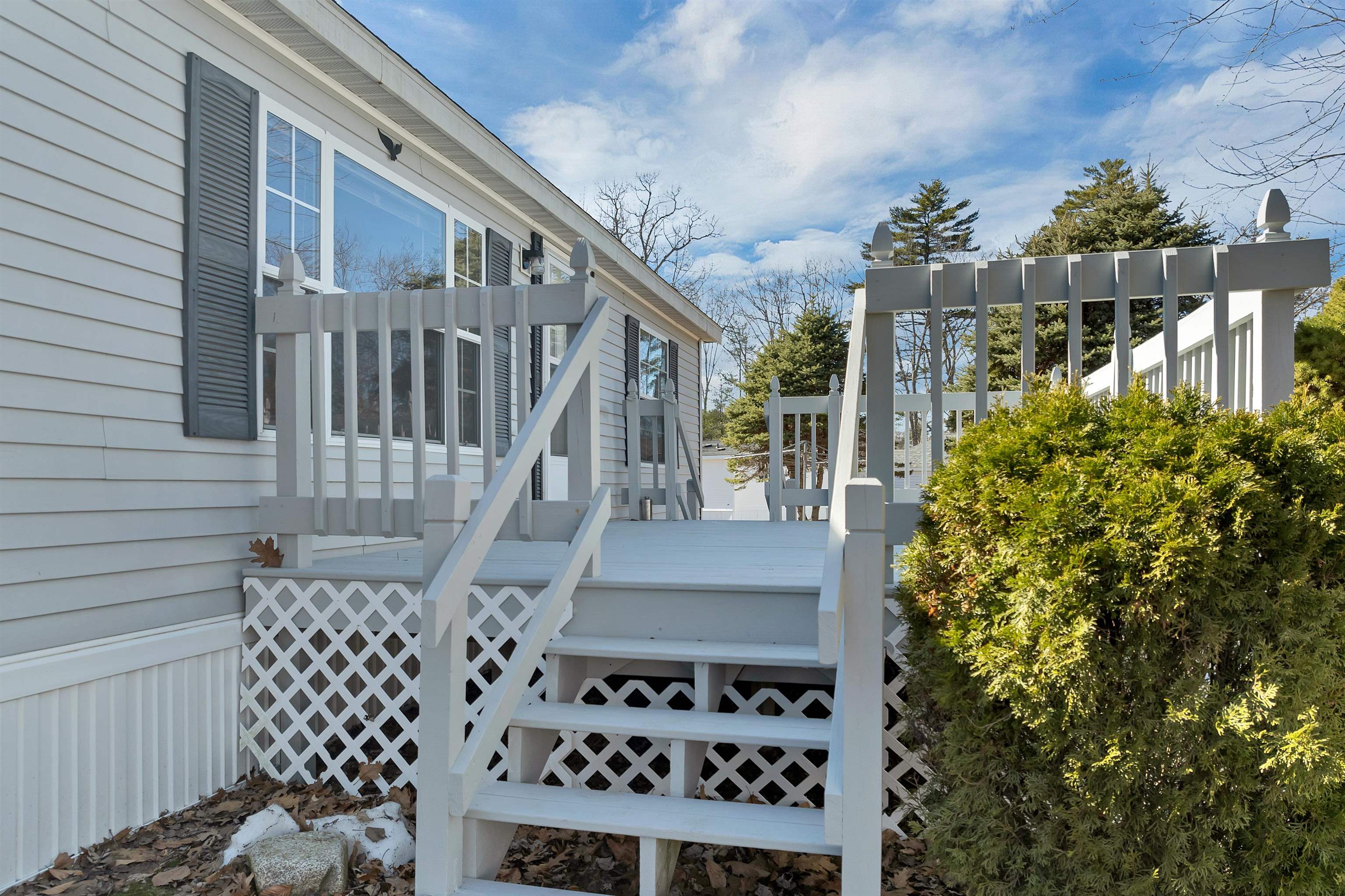 69 Oak Dr, North Hampton, NH 03862
