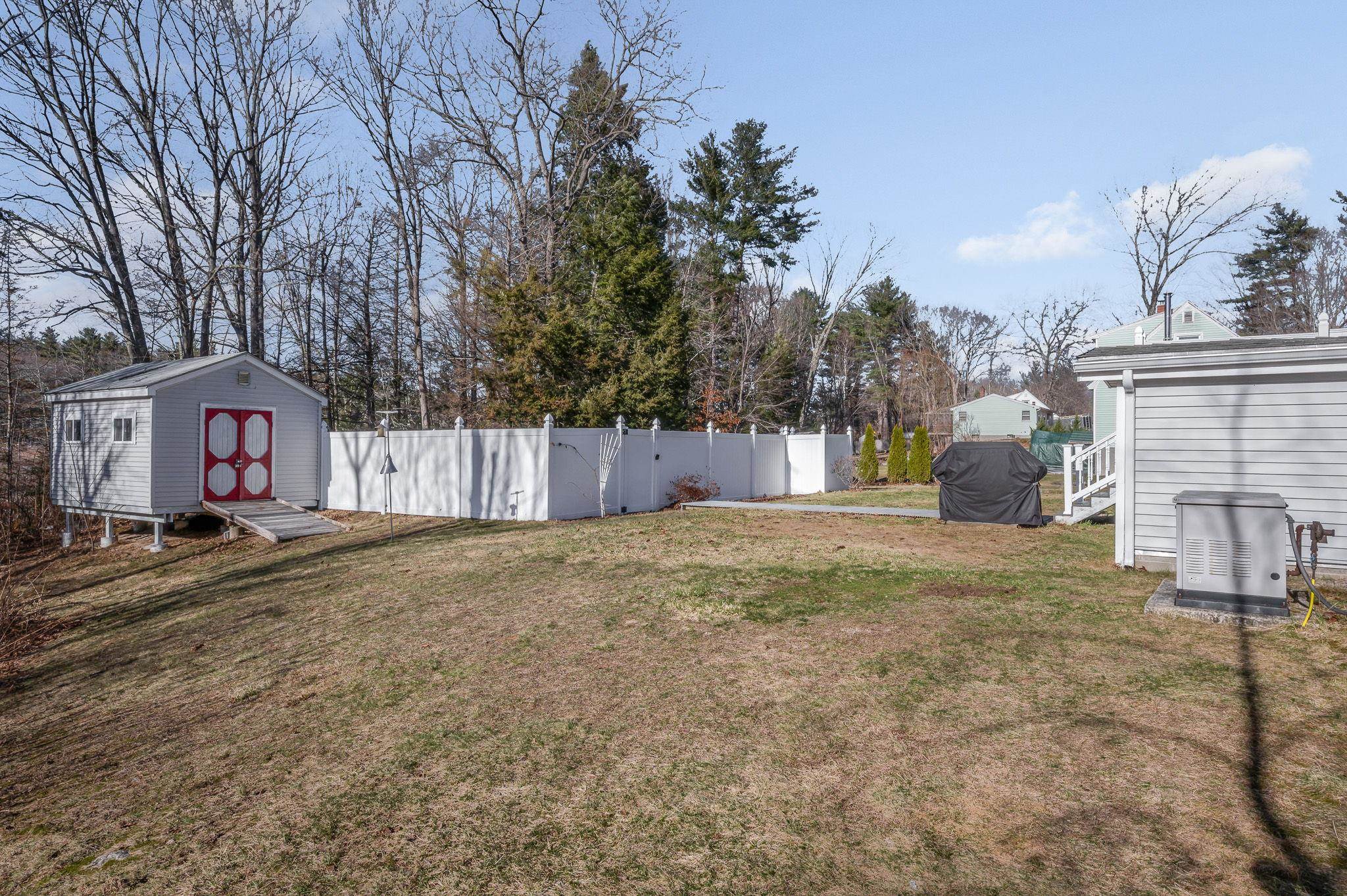 4 Paul Ave, Derry, NH 03038