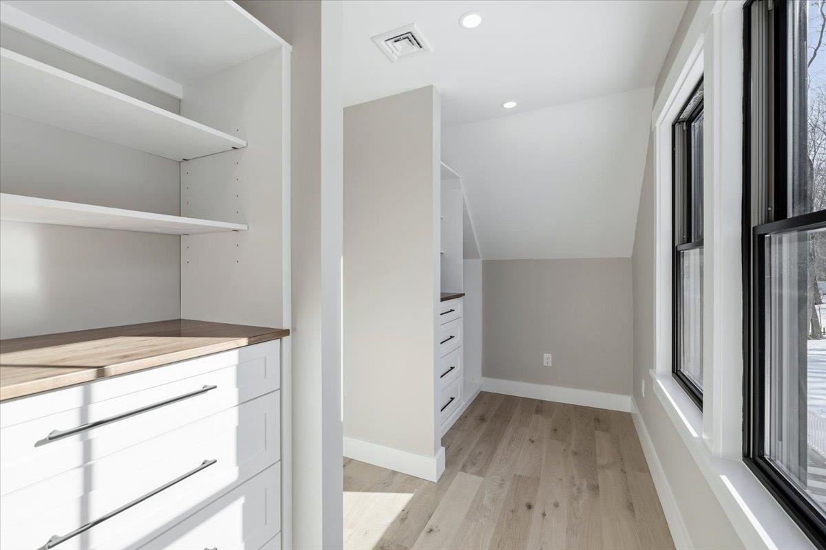 195 Amesbury Rd, Kensington, NH 03833