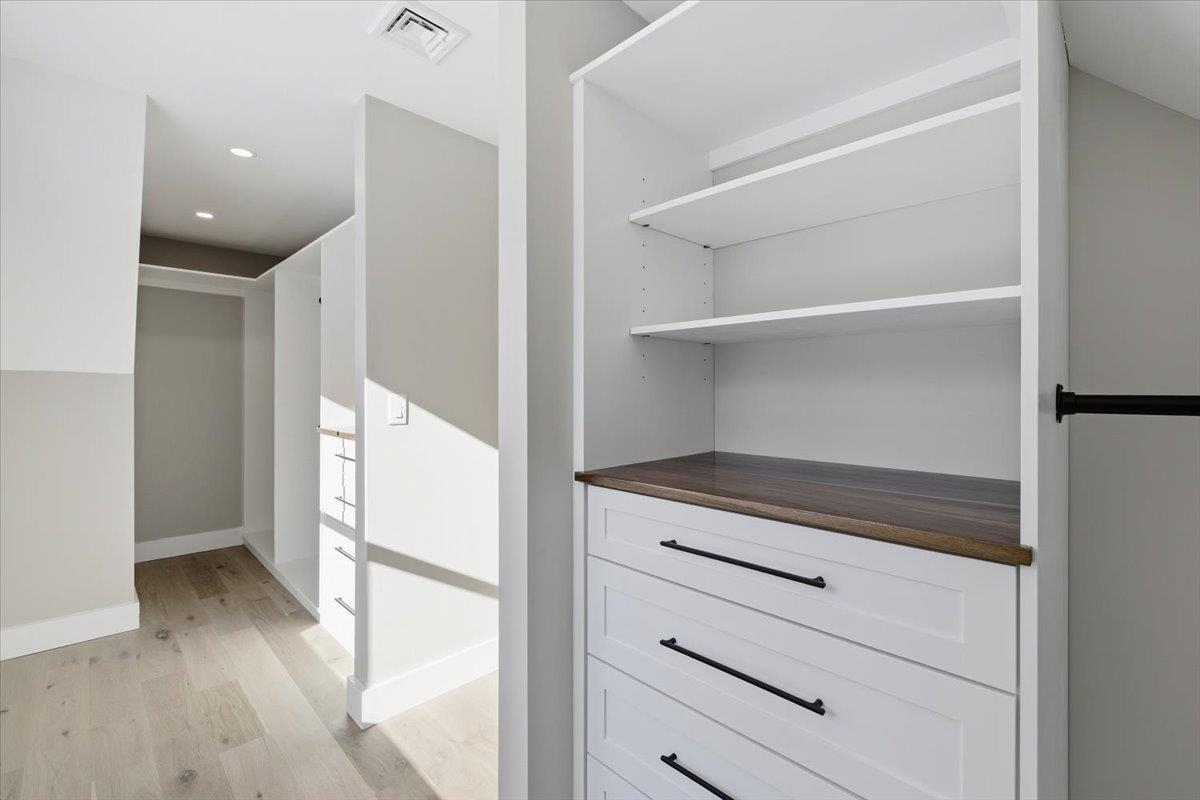 195 Amesbury Rd, Kensington, NH 03833