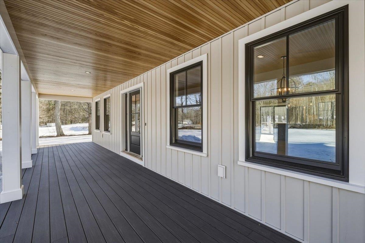 195 Amesbury Rd, Kensington, NH 03833