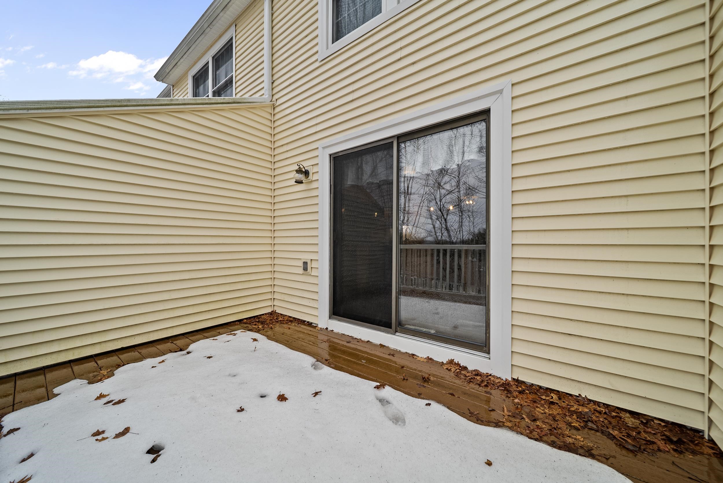 922 Fox Hollow Way, Manchester, NH 03104