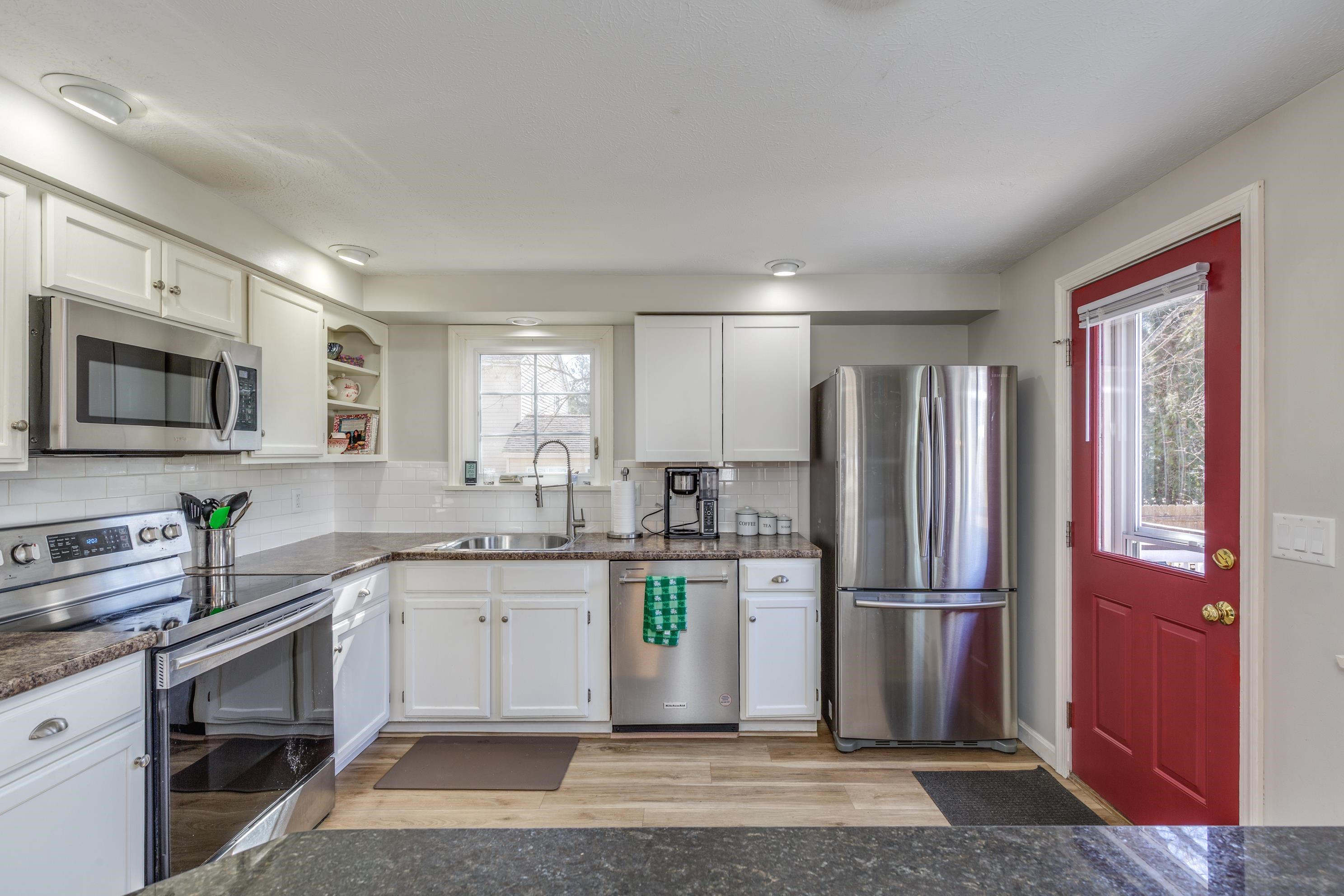 6 Crawford Rd, Concord, NH 03301