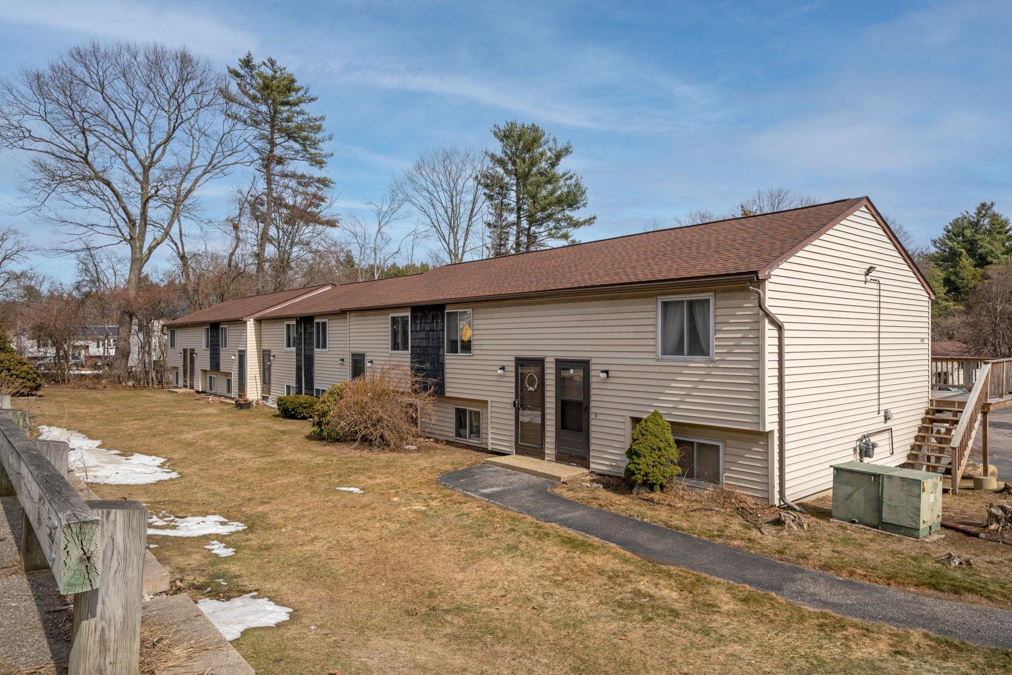 897 Mammoth Rd, Manchester, NH 03104