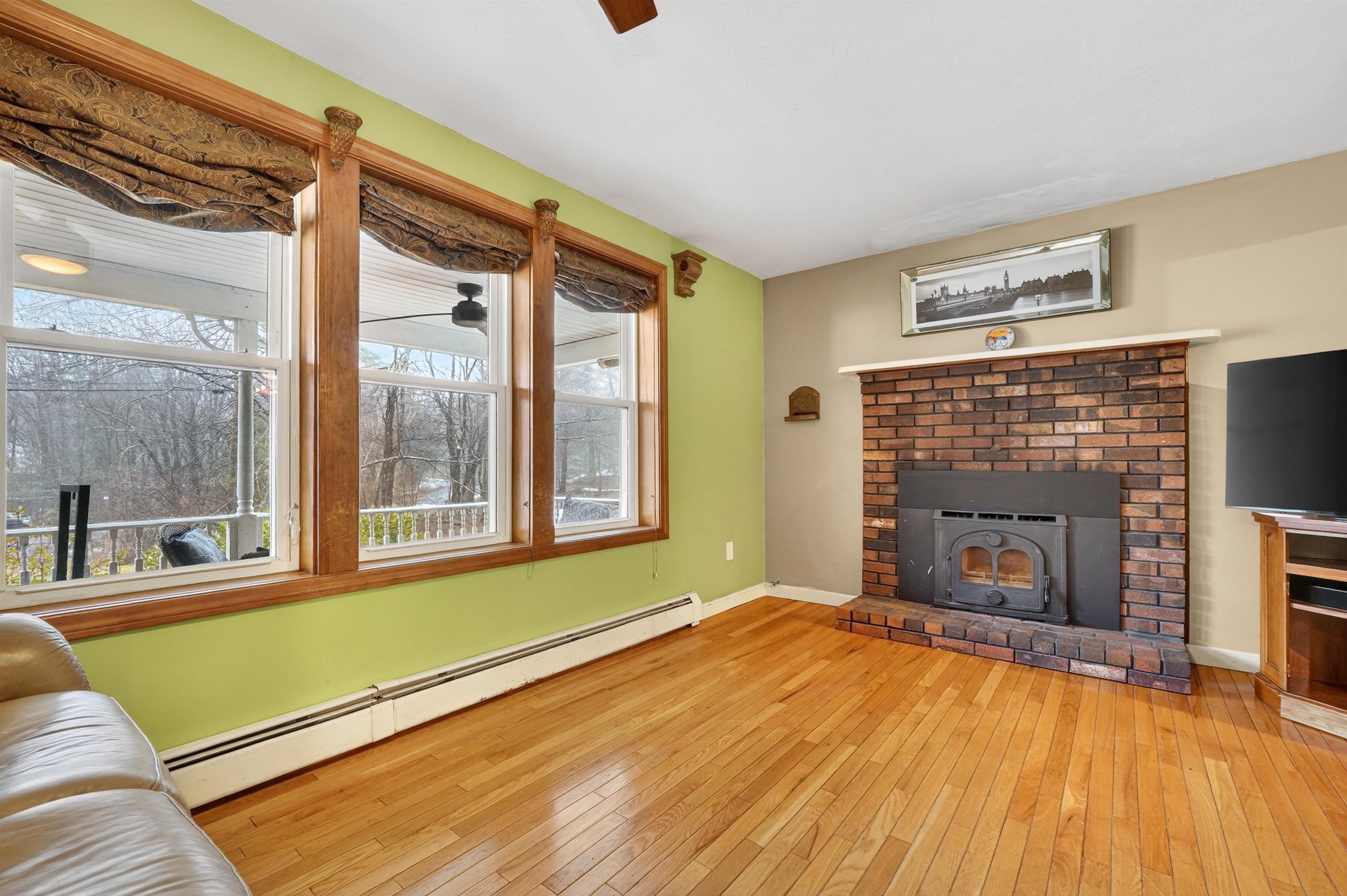 6 Homestead Dr, Derry, NH 03038