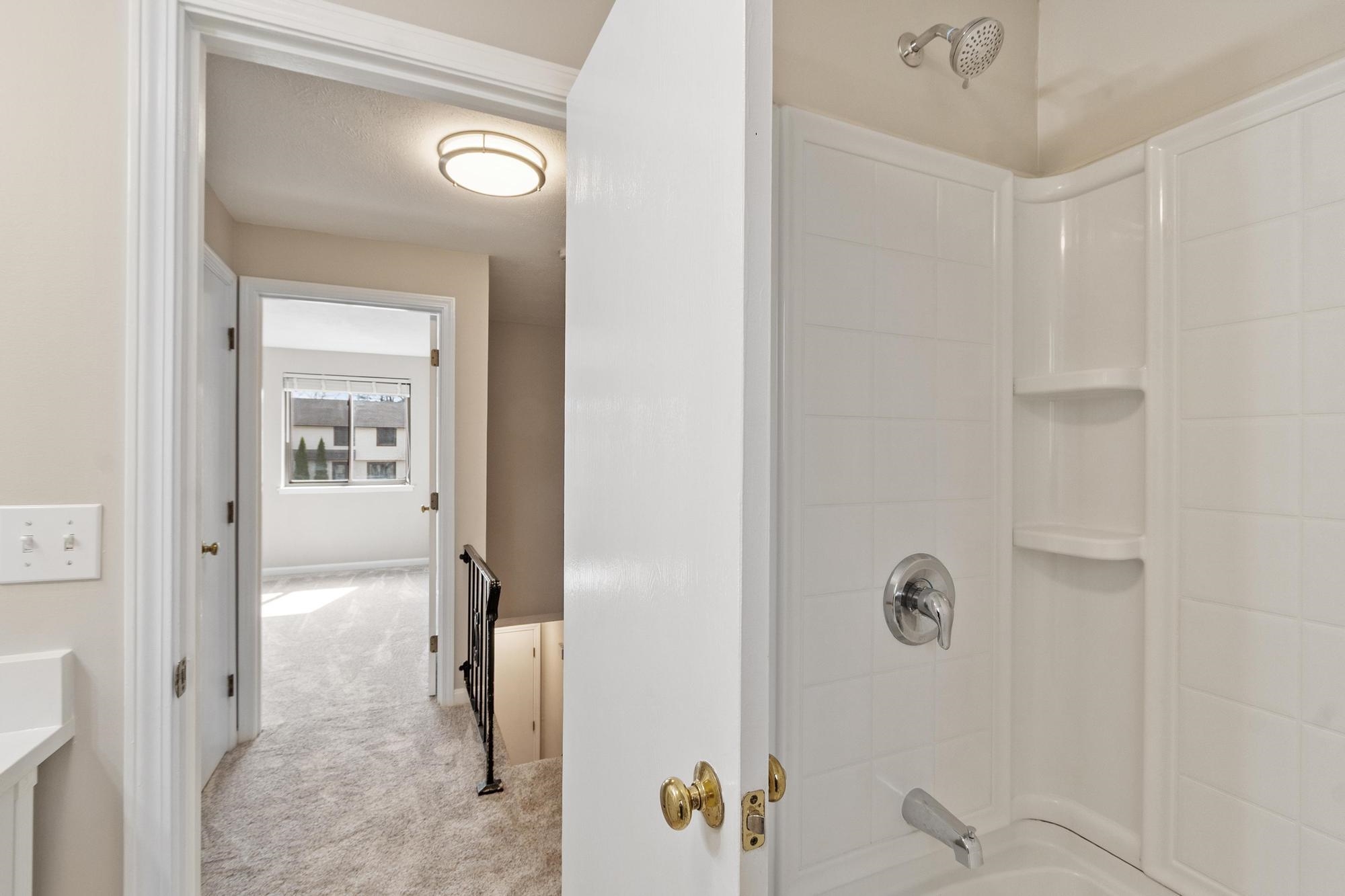 1 Killian Ct, Merrimack, NH 03054