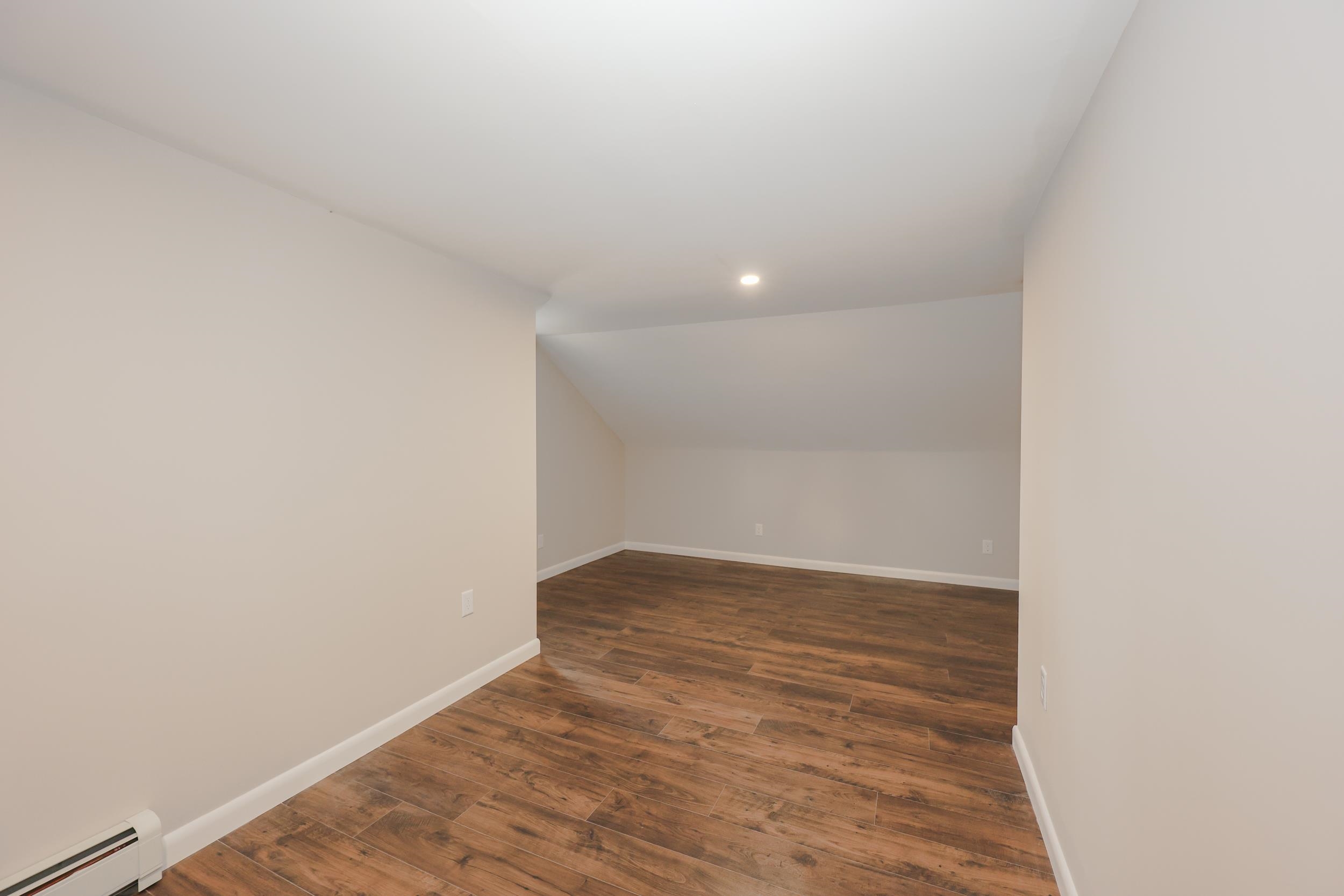 79 Concord St, Nashua, NH 03064-1960