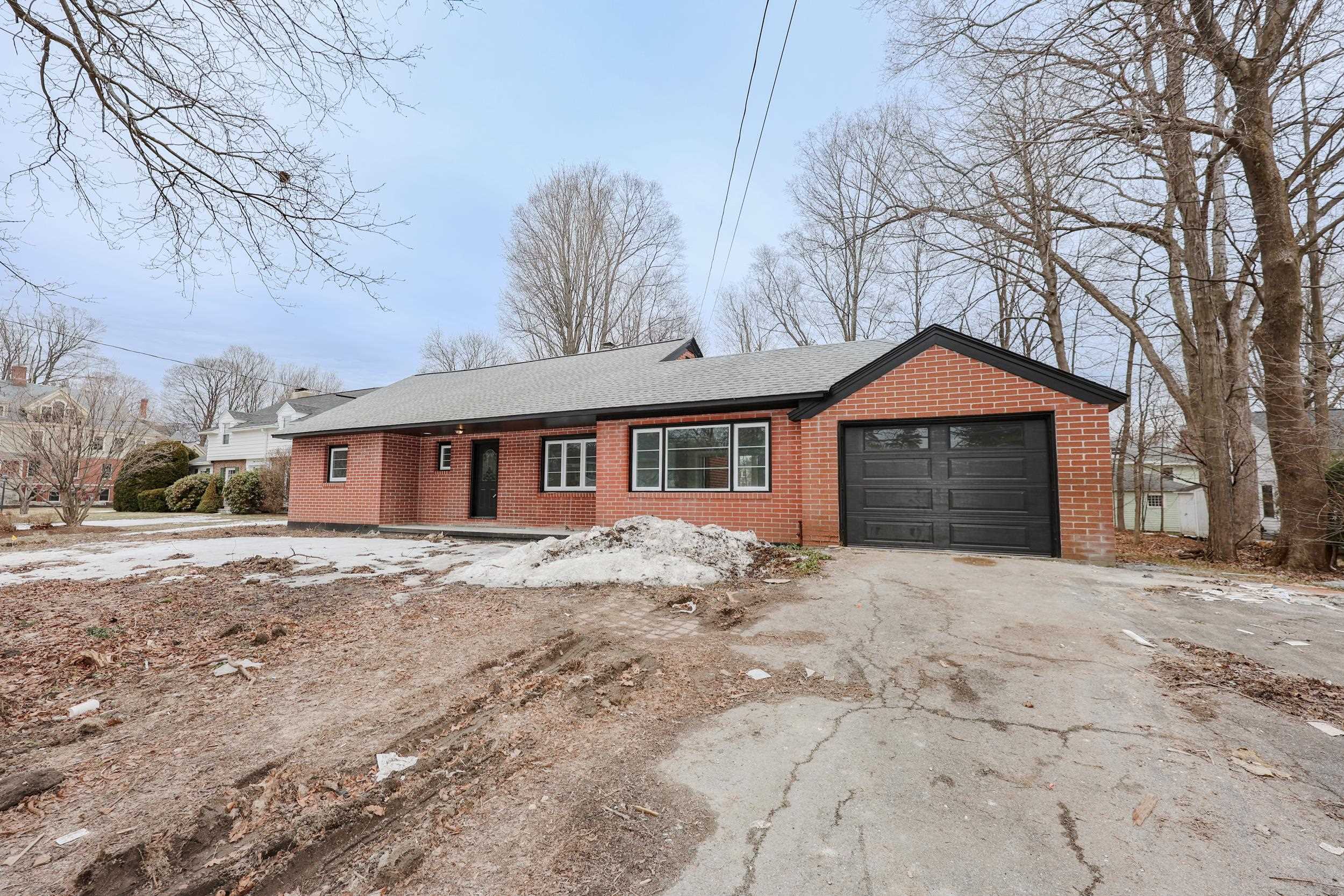 79 Concord St, Nashua, NH 03064-1960