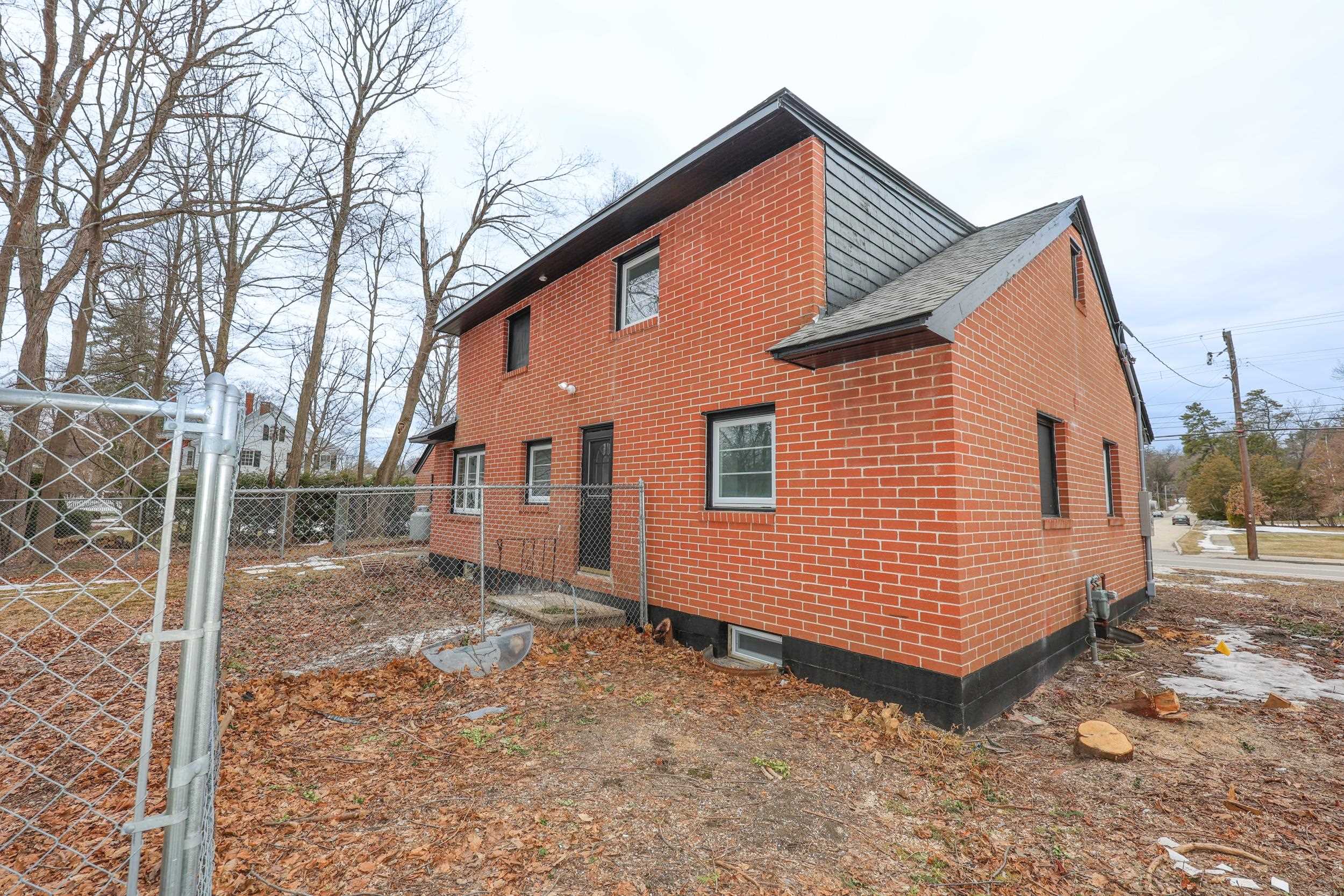 79 Concord St, Nashua, NH 03064-1960