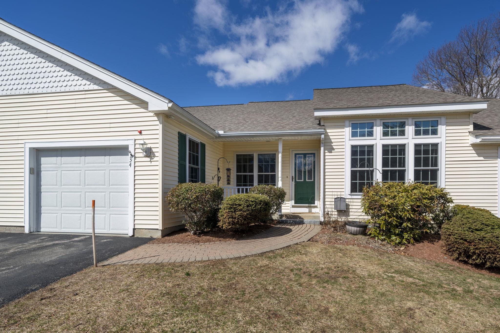 34 Lincoln Dr, Londonderry, NH 03053