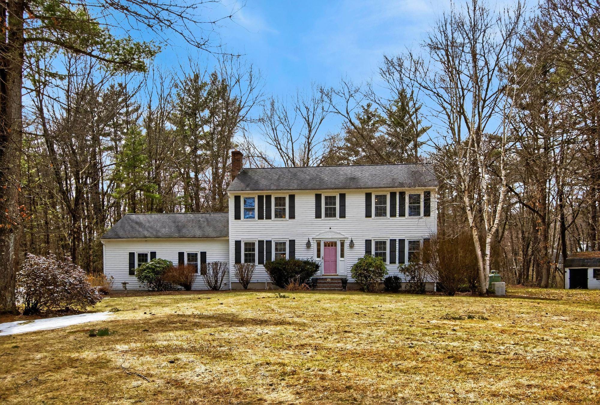 17 Kent St, Windham, NH 03087