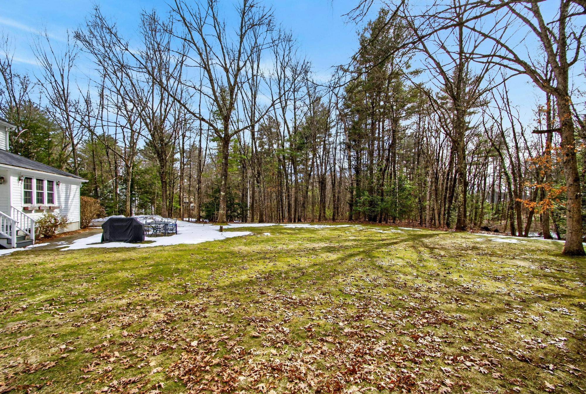 17 Kent St, Windham, NH 03087