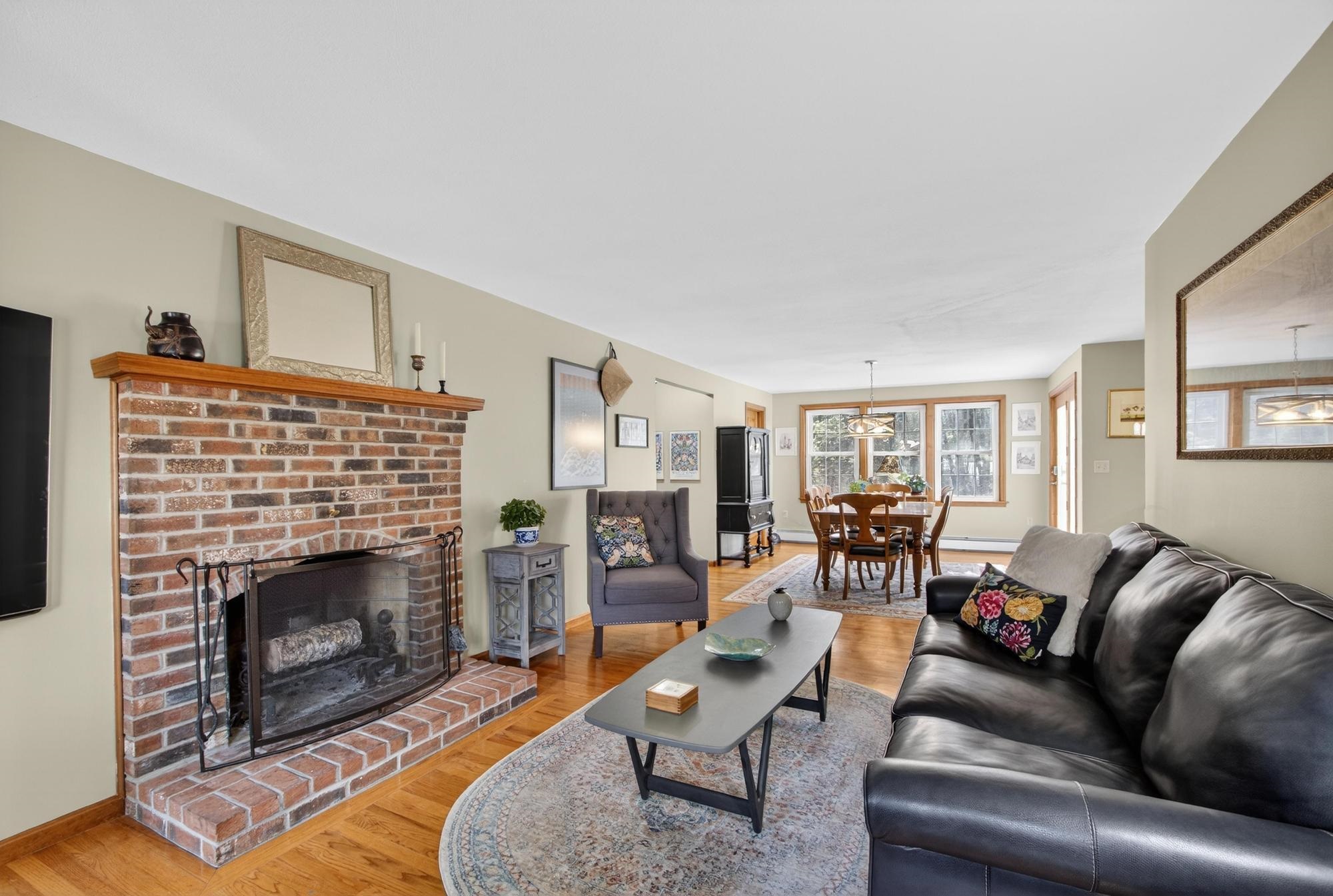 17 Kent St, Windham, NH 03087