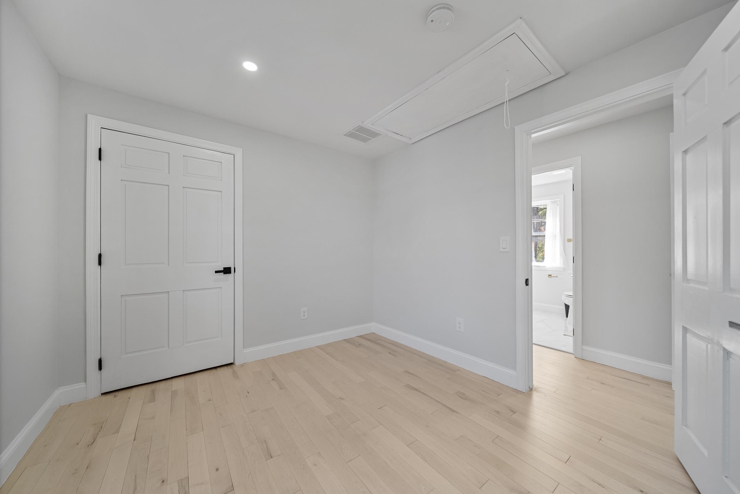 65 Sebbins Pond Dr, Bedford, NH 03110