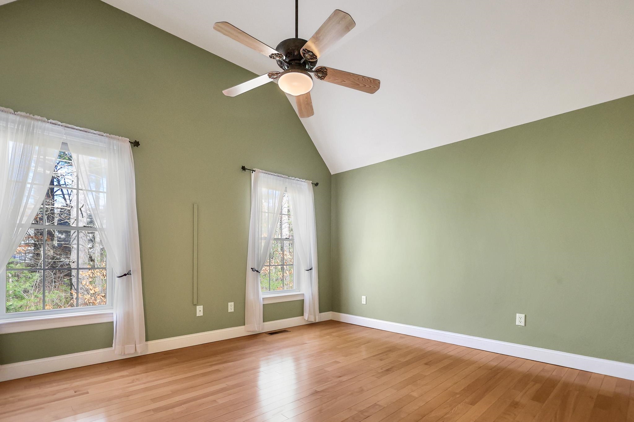 10 Town Village Dr, Salem, NH 03079