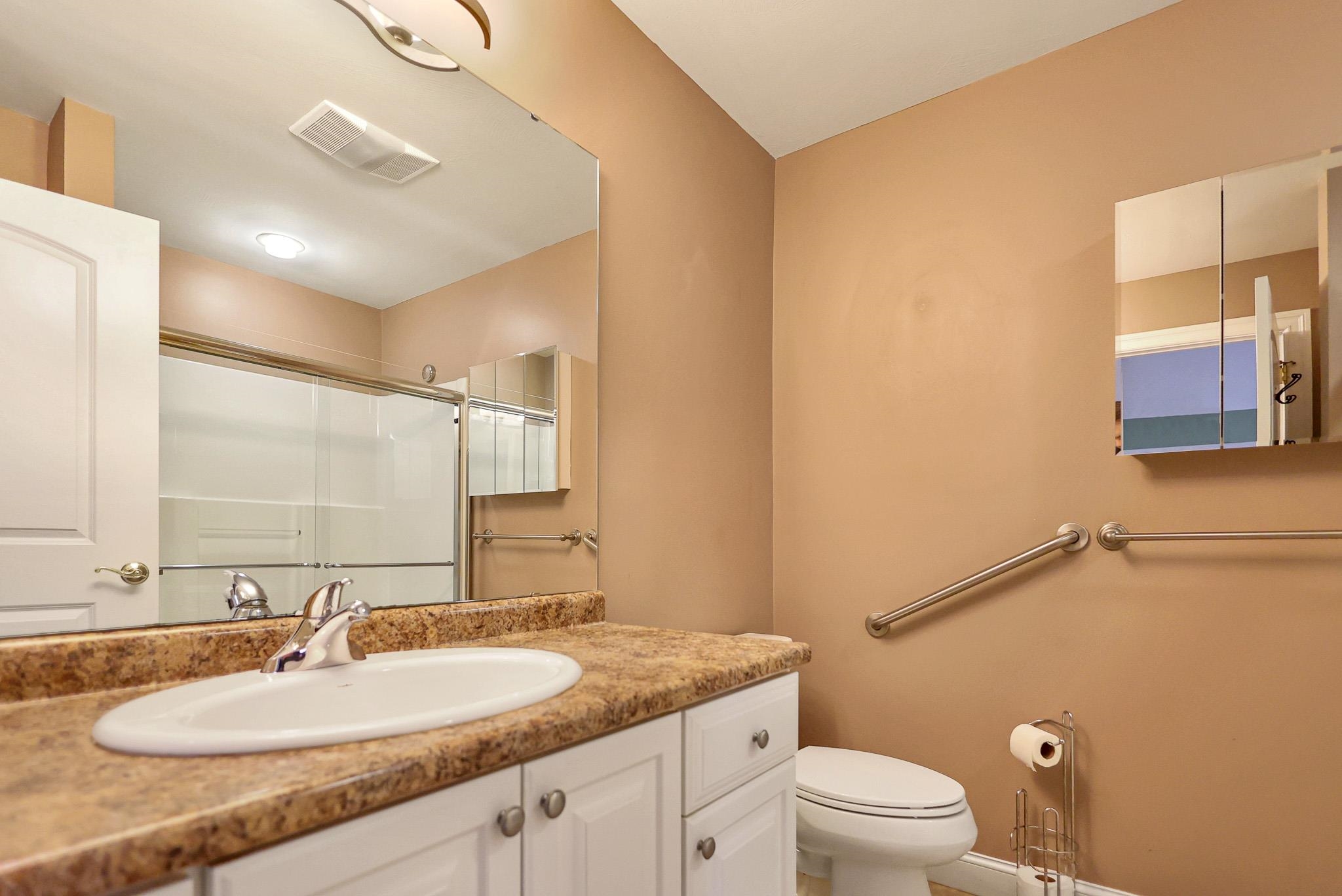 10 Town Village Dr, Salem, NH 03079