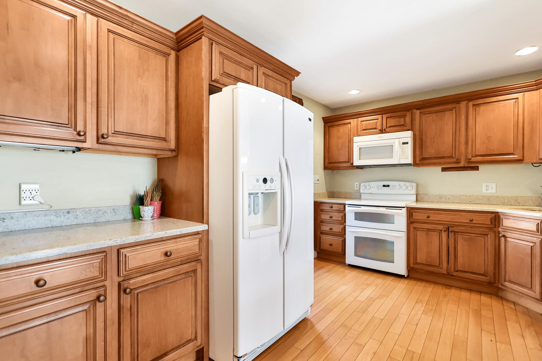 10 Town Village Dr, Salem, NH 03079