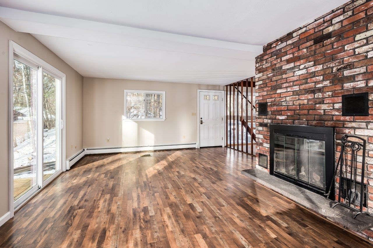 87 Edgewater Dr, Barrington, NH 03825