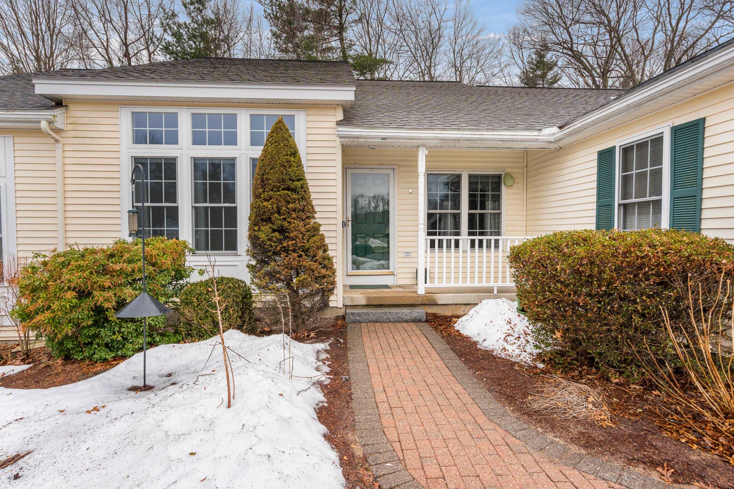 20 Lincoln Dr, Londonderry, NH 03053