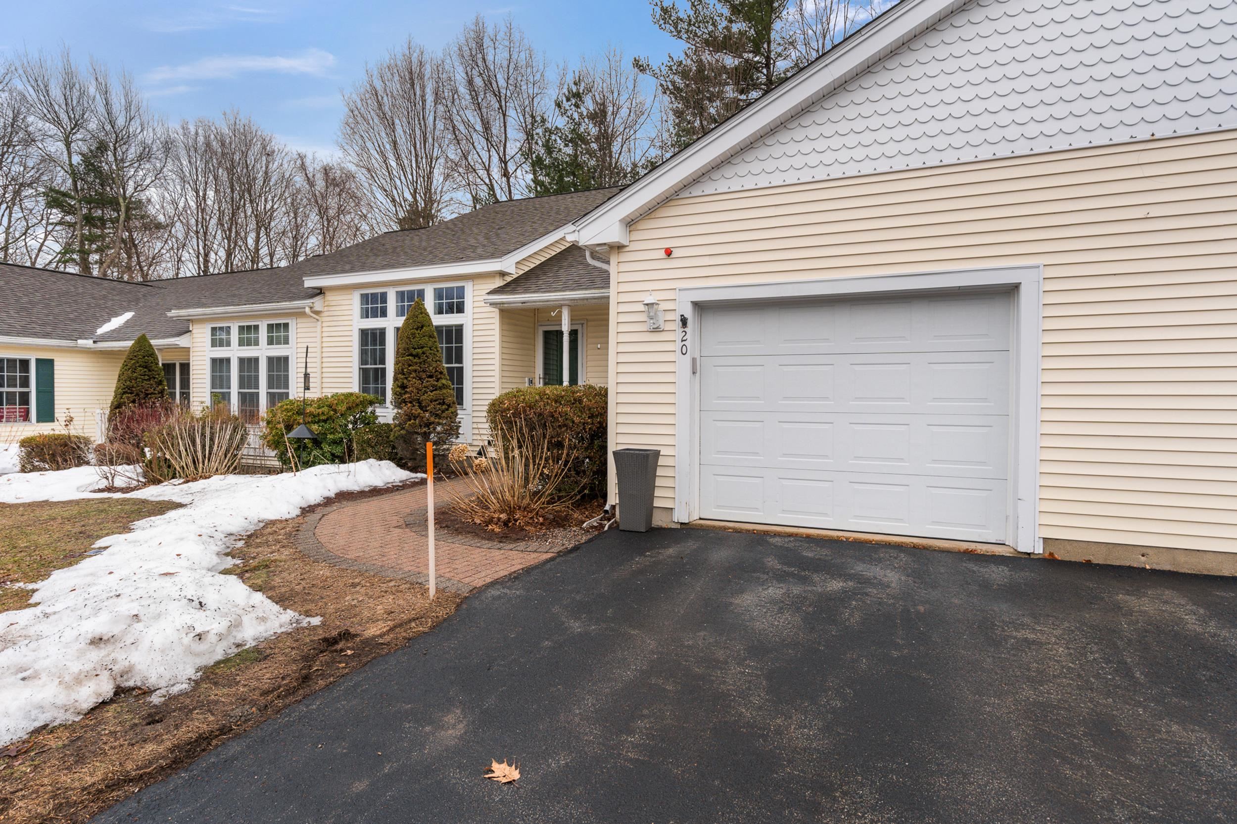 20 Lincoln Dr, Londonderry, NH 03053