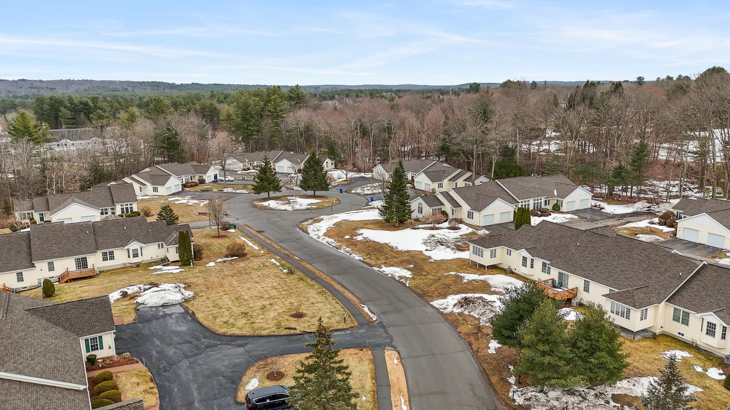 20 Lincoln Dr, Londonderry, NH 03053